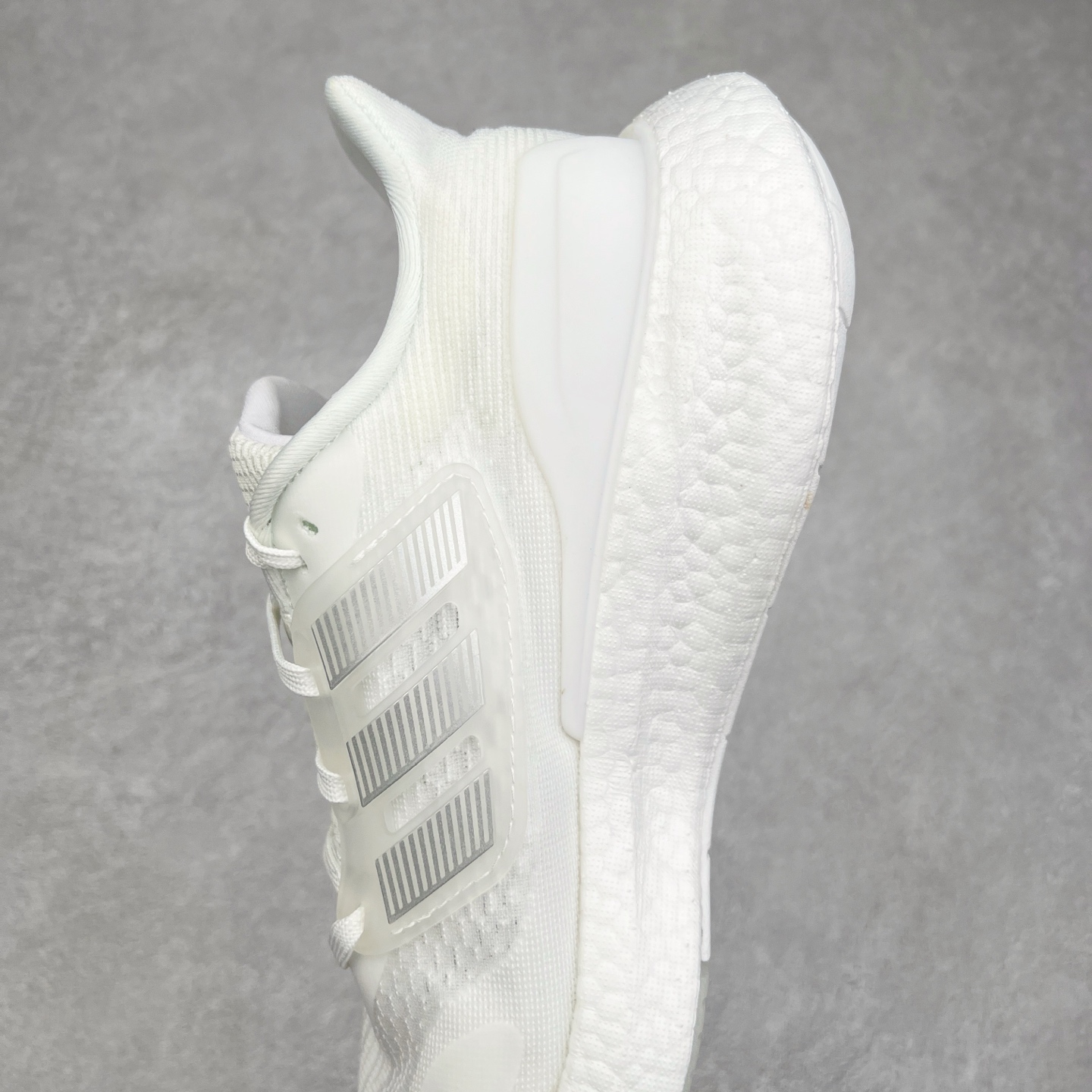 图片[7]-＃福利特价 AD PureBoost PB22 爆米花缓震跑步鞋 鞋面由可回收材料制成透气贴合 打造经典潮流风格 Boost中底提供良好缓冲性能 穿着舒适 橡胶外底搭配防滑鞋底底纹设计轻便舒适 防滑耐穿 尺码：36 36.5 37 38 38.5 39 40 40.5 41 42 42.5 43 44 44.5 45-选品中心