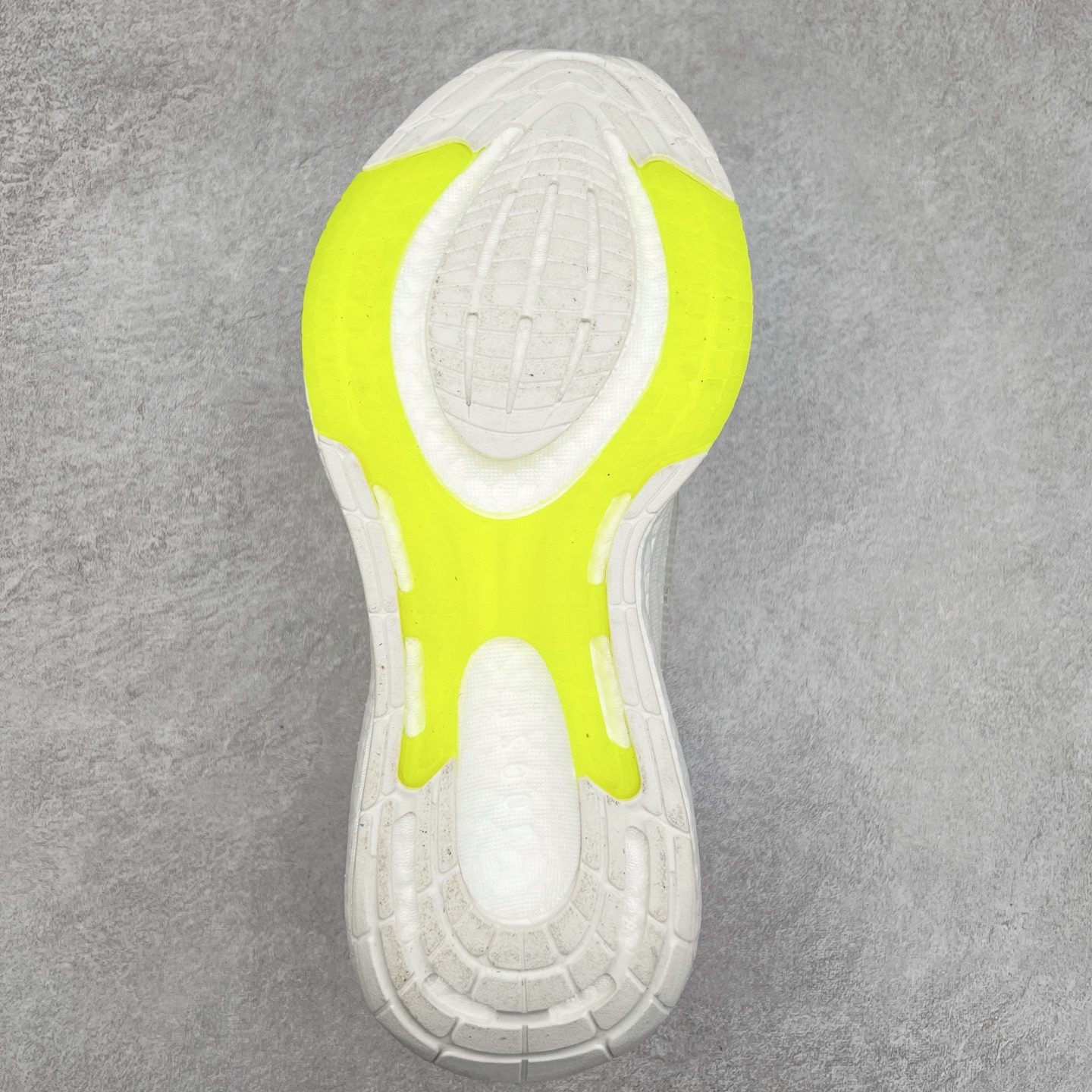 图片[9]-＃福利特价 AD PureBoost PB22 爆米花缓震跑步鞋 鞋面由可回收材料制成透气贴合 打造经典潮流风格 Boost中底提供良好缓冲性能 穿着舒适 橡胶外底搭配防滑鞋底底纹设计轻便舒适 防滑耐穿 尺码：36 36.5 37 38 38.5 39 40 40.5 41 42 42.5 43 44 44.5 45-选品中心