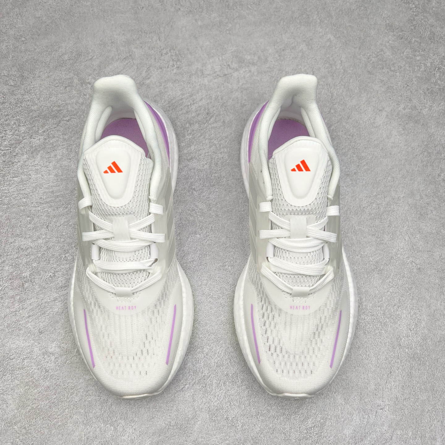 图片[2]-＃福利特价 AD PureBoost PB22 爆米花缓震跑步鞋 鞋面由可回收材料制成透气贴合 打造经典潮流风格 Boost中底提供良好缓冲性能 穿着舒适 橡胶外底搭配防滑鞋底底纹设计轻便舒适 防滑耐穿 尺码：36 36.5 37 38 38.5 39 40 40.5 41 42 42.5 43 44 44.5 45-选品中心