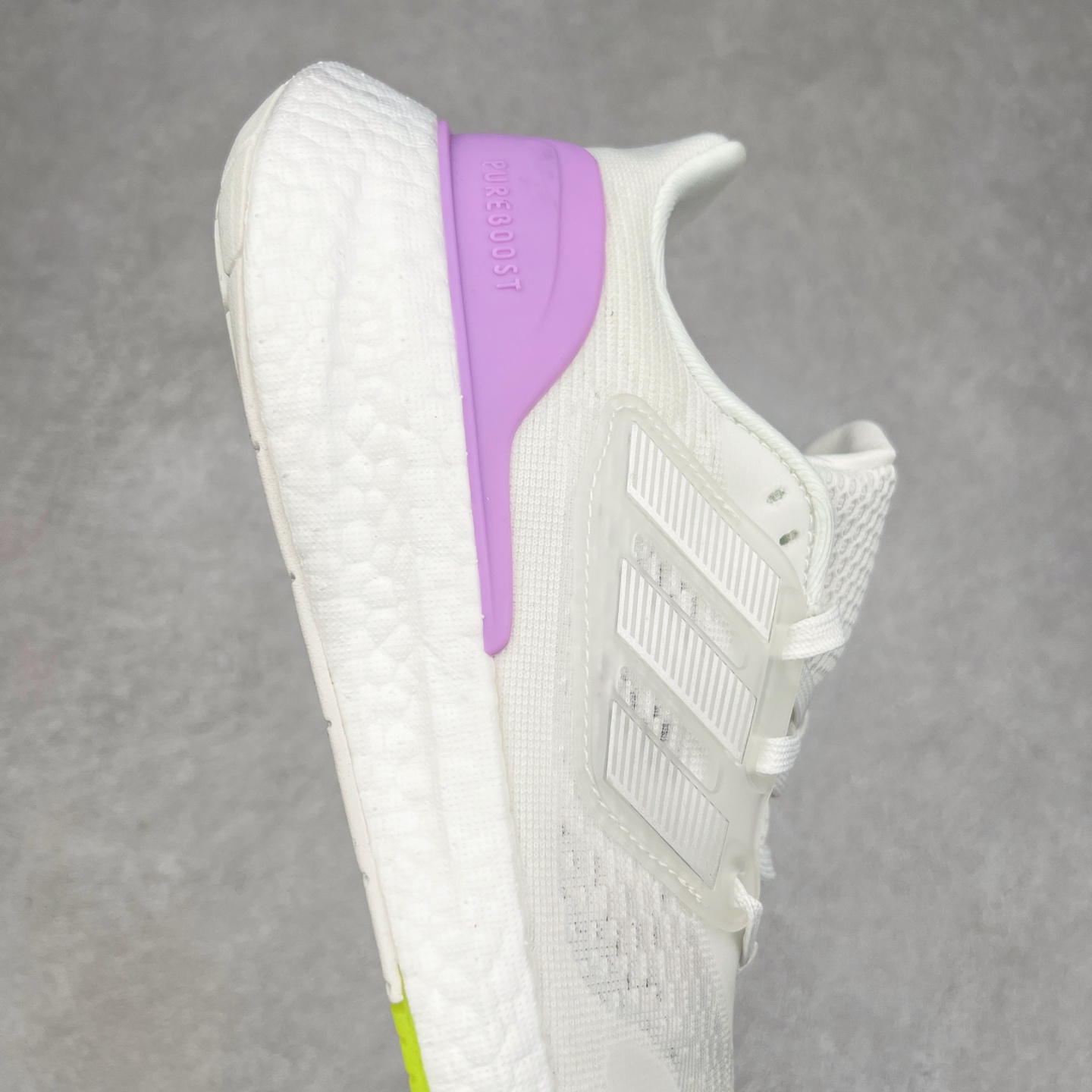 图片[6]-＃福利特价 AD PureBoost PB22 爆米花缓震跑步鞋 鞋面由可回收材料制成透气贴合 打造经典潮流风格 Boost中底提供良好缓冲性能 穿着舒适 橡胶外底搭配防滑鞋底底纹设计轻便舒适 防滑耐穿 尺码：36 36.5 37 38 38.5 39 40 40.5 41 42 42.5 43 44 44.5 45-选品中心