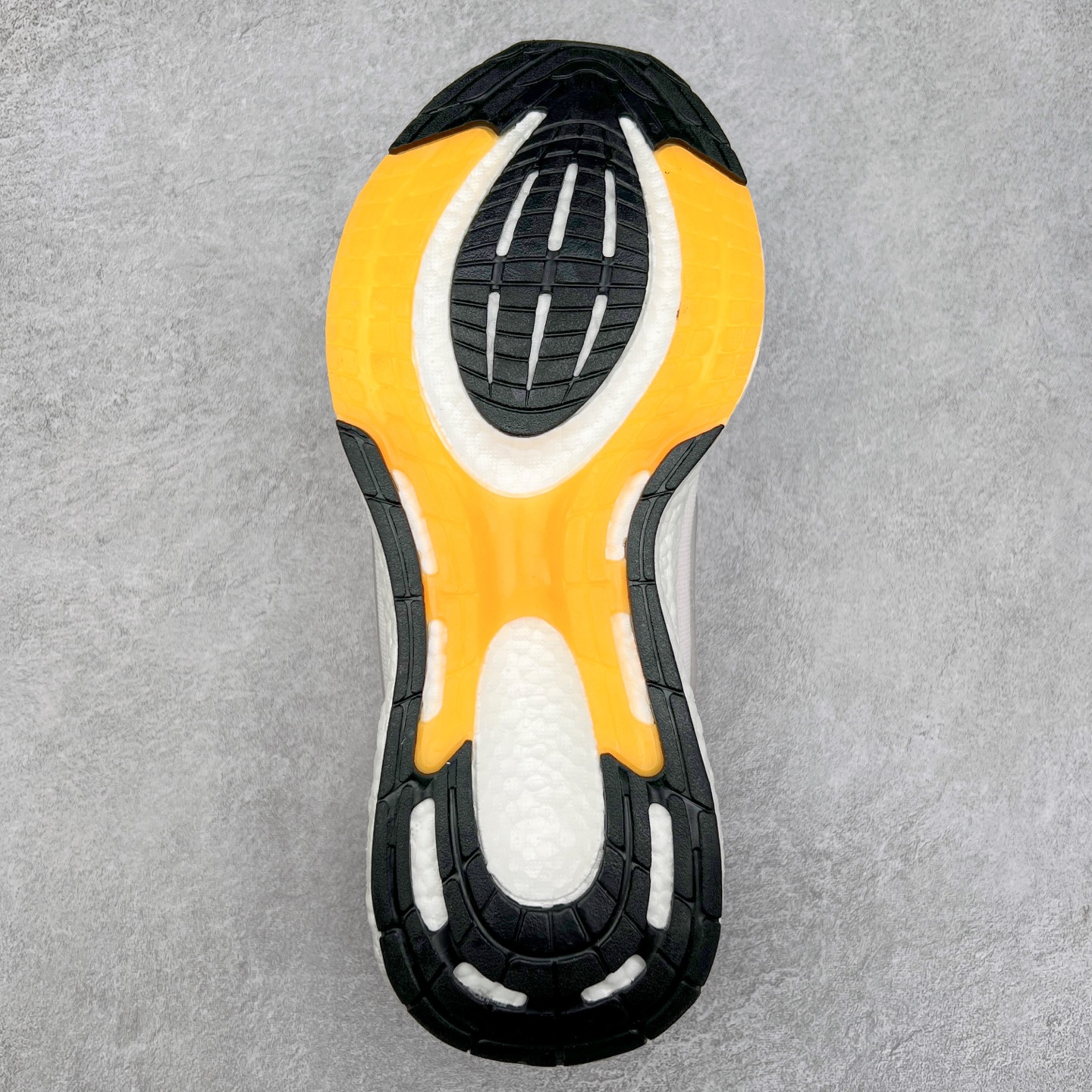 图片[9]-＃福利特价 AD PureBoost PB22 爆米花缓震跑步鞋 鞋面由可回收材料制成透气贴合 打造经典潮流风格 Boost中底提供良好缓冲性能 穿着舒适 橡胶外底搭配防滑鞋底底纹设计轻便舒适 防滑耐穿 尺码：36 36.5 37 38 38.5 39 40 40.5 41 42 42.5 43 44 44.5 45-选品中心