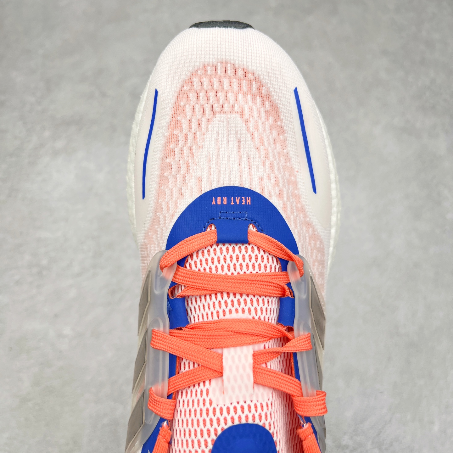 图片[4]-＃福利特价 AD PureBoost PB22 爆米花缓震跑步鞋 鞋面由可回收材料制成透气贴合 打造经典潮流风格 Boost中底提供良好缓冲性能 穿着舒适 橡胶外底搭配防滑鞋底底纹设计轻便舒适 防滑耐穿 尺码：36 36.5 37 38 38.5 39 40 40.5 41 42 42.5 43 44 44.5 45-选品中心