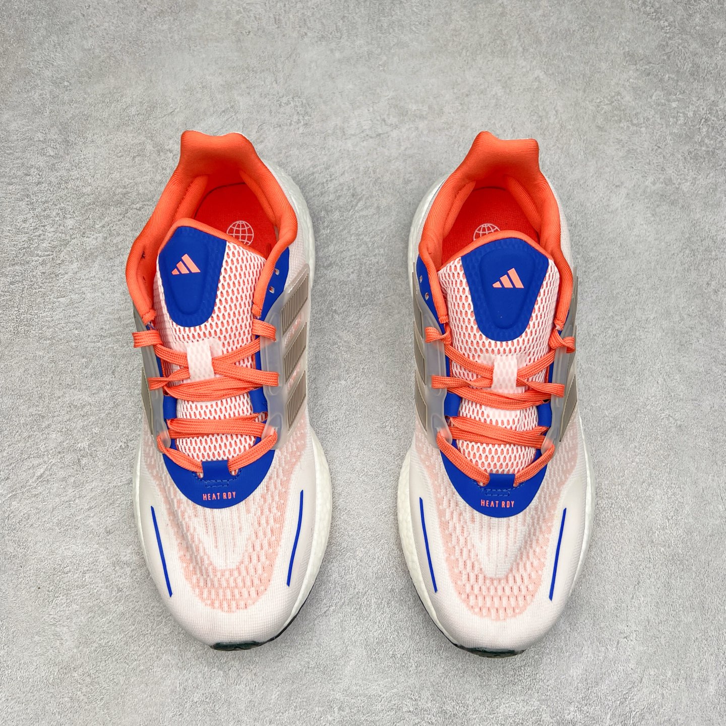 图片[2]-＃福利特价 AD PureBoost PB22 爆米花缓震跑步鞋 鞋面由可回收材料制成透气贴合 打造经典潮流风格 Boost中底提供良好缓冲性能 穿着舒适 橡胶外底搭配防滑鞋底底纹设计轻便舒适 防滑耐穿 尺码：36 36.5 37 38 38.5 39 40 40.5 41 42 42.5 43 44 44.5 45-选品中心