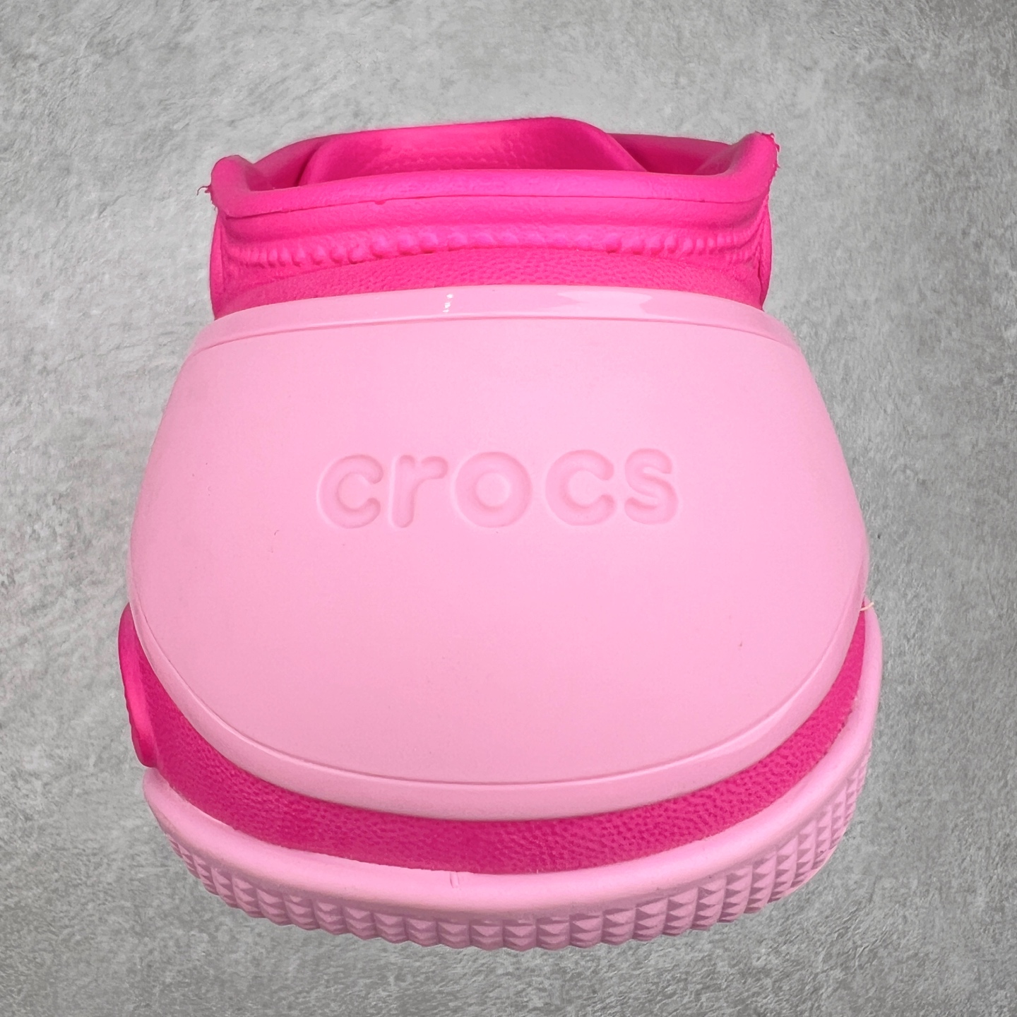 图片[8]-＃DG莞产 Crocs Bubble Crush Reflector 卡骆驰贝壳泡芙休闲沙滩洞洞鞋拖鞋凉鞋鞋 透明防水袋包装 注意配件需单独购买 超轻Croslite专利材料打造 鞋面更加耐用易清洗 该鞋款轻盈舒适 2002年 经典克骆格诞生 秉承外形简单 穿着舒适的初衷 不断为消费者带来舒适的穿着体验 穿出“趣”味 鞋面洞洞可搭彰显个性的智必星 一鞋两穿 可调节式后跟带增添鞋身的稳固性能 放前面变成愜意舒适的凉拖 放后面行走跑跳更加稳妥 Croslite ™材料 封闭式细胞树脂 能够在体温作用下自动变形以适应脚部形状 涉水性优秀的同时易于清洁 抓地力强 不易打滑 Crocs的核心理念：轻便 灵活 全方位的舒适感 同步官方尺码：M4（36-37） M5（37-38）M6（38-39）M7（39-40）-选品中心