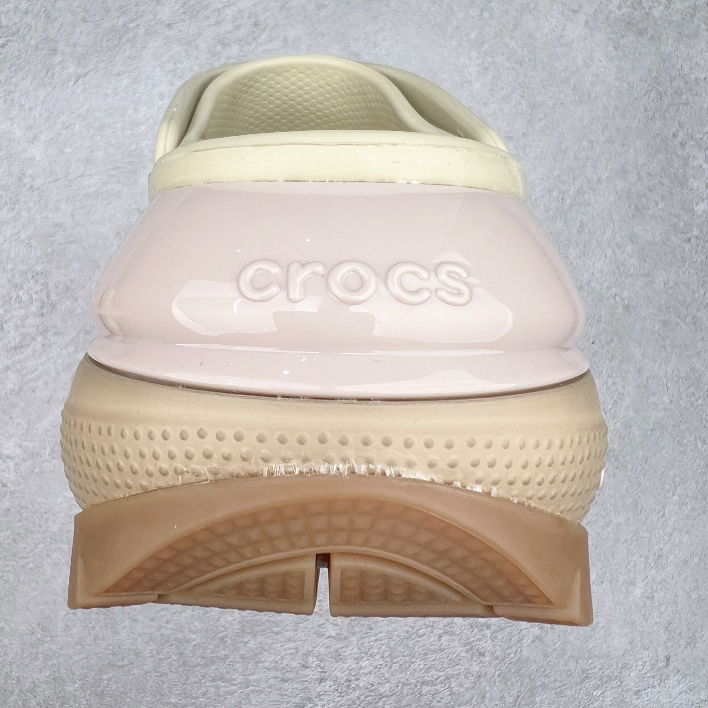 图片[8]-＃DG莞产 Crocs Classic Clog 卡骆驰光轮休闲沙滩洞洞鞋拖鞋凉鞋 透明防水袋包装 注意配件需单独购买 超轻Croslite专利材料打造 鞋面更加耐用易清洗 该鞋款轻盈舒适 2002年 经典克骆格诞生 秉承外形简单 穿着舒适的初衷 不断为消费者带来舒适的穿着体验 穿出“趣”味 鞋面洞洞可搭彰显个性的智必星 一鞋两穿 可调节式后跟带增添鞋身的稳固性能 放前面变成愜意舒适的凉拖 放后面行走跑跳更加稳妥 Croslite ™材料 封闭式细胞树脂 能够在体温作用下自动变形以适应脚部形状 涉水性优秀的同时易于清洁 抓地力强 不易打滑 Crocs的核心理念：轻便 灵活 全方位的舒适感 同步官方尺码：M4（36-37） M5（37-38）M6（38-39）M7（39-40）-选品中心