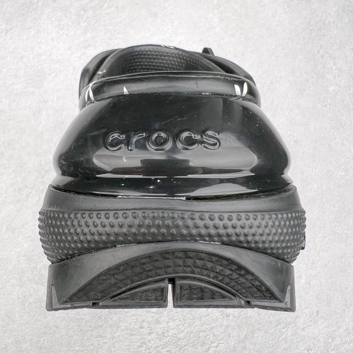 图片[8]-＃DG莞产 Crocs Classic Clog 卡骆驰光轮休闲沙滩洞洞鞋拖鞋凉鞋 透明防水袋包装 注意配件需单独购买 超轻Croslite专利材料打造 鞋面更加耐用易清洗 该鞋款轻盈舒适 2002年 经典克骆格诞生 秉承外形简单 穿着舒适的初衷 不断为消费者带来舒适的穿着体验 穿出“趣”味 鞋面洞洞可搭彰显个性的智必星 一鞋两穿 可调节式后跟带增添鞋身的稳固性能 放前面变成愜意舒适的凉拖 放后面行走跑跳更加稳妥 Croslite ™材料 封闭式细胞树脂 能够在体温作用下自动变形以适应脚部形状 涉水性优秀的同时易于清洁 抓地力强 不易打滑 Crocs的核心理念：轻便 灵活 全方位的舒适感 同步官方尺码：M4（36-37） M5（37-38）M6（38-39）M7（39-40）-选品中心