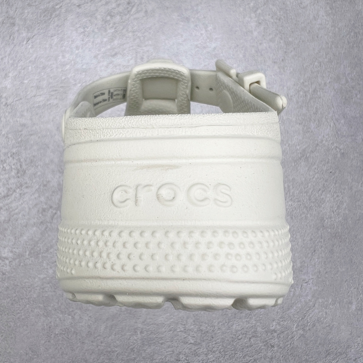 图片[8]-＃DG莞产 Crocs Classic Clog 卡骆驰经典简约休闲沙滩洞洞拖鞋凉鞋 玛丽珍款 透明防水袋包装 注意配件需单独购买 超轻Croslite专利材料打造 鞋面更加耐用易清洗 该鞋款轻盈舒适 2002年 经典克骆格诞生 秉承外形简单 穿着舒适的初衷 不断为消费者带来舒适的穿着体验 穿出“趣”味 鞋面洞洞可搭彰显个性的智必星 一鞋两穿 可调节式后跟带增添鞋身的稳固性能 放前面变成愜意舒适的凉拖 放后面行走跑跳更加稳妥 Croslite ™材料 封闭式细胞树脂 能够在体温作用下自动变形以适应脚部形状 涉水性优秀的同时易于清洁 抓地力强 不易打滑 Crocs的核心理念：轻便 灵活 全方位的舒适感 同步官方尺码：M4（36-37） M5（37-38）M6（38-39）M7（39-40）M8（41-42）M9（42-43）M10（43-44）M11（45-46）-选品中心