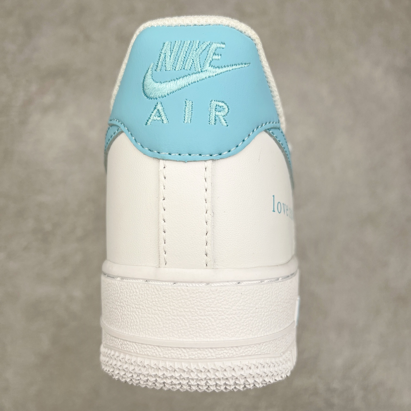 图片[8]-NK Air Force 1´07 Low 空军一号低帮百搭休闲运动板鞋 CQ2288-801 柔软、弹性十足的缓震性能和出色的中底设计 横跨复古与现代的外型结合 造就出风靡全球 三十多年的Force 1 直到今天还深受青睐 实拍调校N版已经零色差零失真 百分百还原实物色彩所见即所得 不存在货不对板色差等低级问题 选购参考实物拍摄 不混卖不参货 只用心做好货严格选品 承诺混一赔十 尺码：36 36.5 37.5 38 38.5 39 40 40.5 41 42 42.5 43 44 44.5 45-选品中心