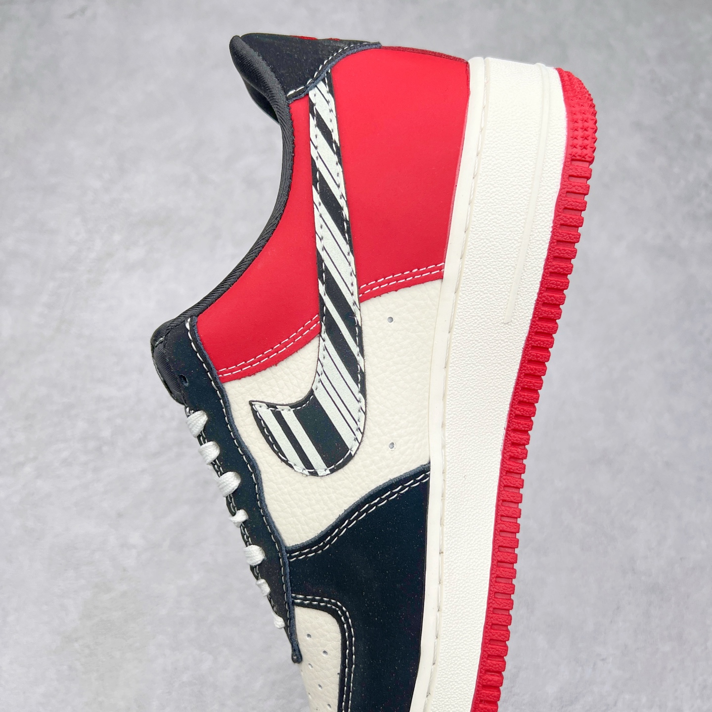 图片[7]-NK Air Force 1´07 Low 空军一号低帮百搭休闲运动板鞋 KK1988-066 柔软、弹性十足的缓震性能和出色的中底设计 横跨复古与现代的外型结合 造就出风靡全球 三十多年的Force 1 直到今天还深受青睐 实拍调校N版已经零色差零失真 百分百还原实物色彩所见即所得 不存在货不对板色差等低级问题 选购参考实物拍摄 不混卖不参货 只用心做好货严格选品 承诺混一赔十 尺码：36 36.5 37.5 38 38.5 39 40 40.5 41 42 42.5 43 44 44.5 45-选品中心