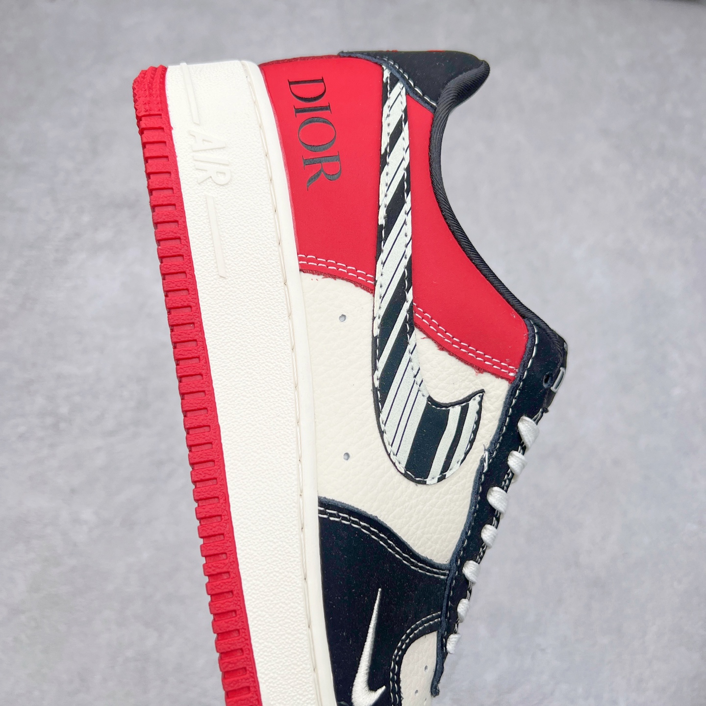 图片[6]-NK Air Force 1´07 Low 空军一号低帮百搭休闲运动板鞋 KK1988-066 柔软、弹性十足的缓震性能和出色的中底设计 横跨复古与现代的外型结合 造就出风靡全球 三十多年的Force 1 直到今天还深受青睐 实拍调校N版已经零色差零失真 百分百还原实物色彩所见即所得 不存在货不对板色差等低级问题 选购参考实物拍摄 不混卖不参货 只用心做好货严格选品 承诺混一赔十 尺码：36 36.5 37.5 38 38.5 39 40 40.5 41 42 42.5 43 44 44.5 45-选品中心