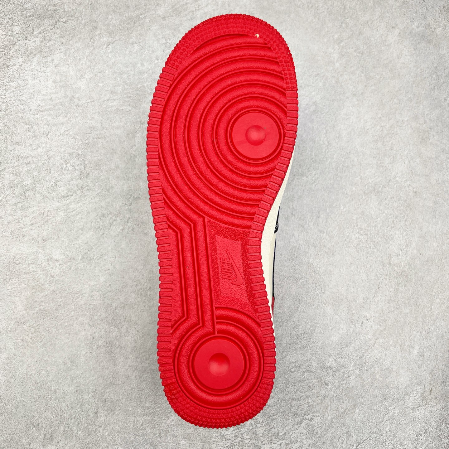 图片[9]-NK Air Force 1´07 Low 空军一号低帮百搭休闲运动板鞋 KK1988-066 柔软、弹性十足的缓震性能和出色的中底设计 横跨复古与现代的外型结合 造就出风靡全球 三十多年的Force 1 直到今天还深受青睐 实拍调校N版已经零色差零失真 百分百还原实物色彩所见即所得 不存在货不对板色差等低级问题 选购参考实物拍摄 不混卖不参货 只用心做好货严格选品 承诺混一赔十 尺码：36 36.5 37.5 38 38.5 39 40 40.5 41 42 42.5 43 44 44.5 45-选品中心