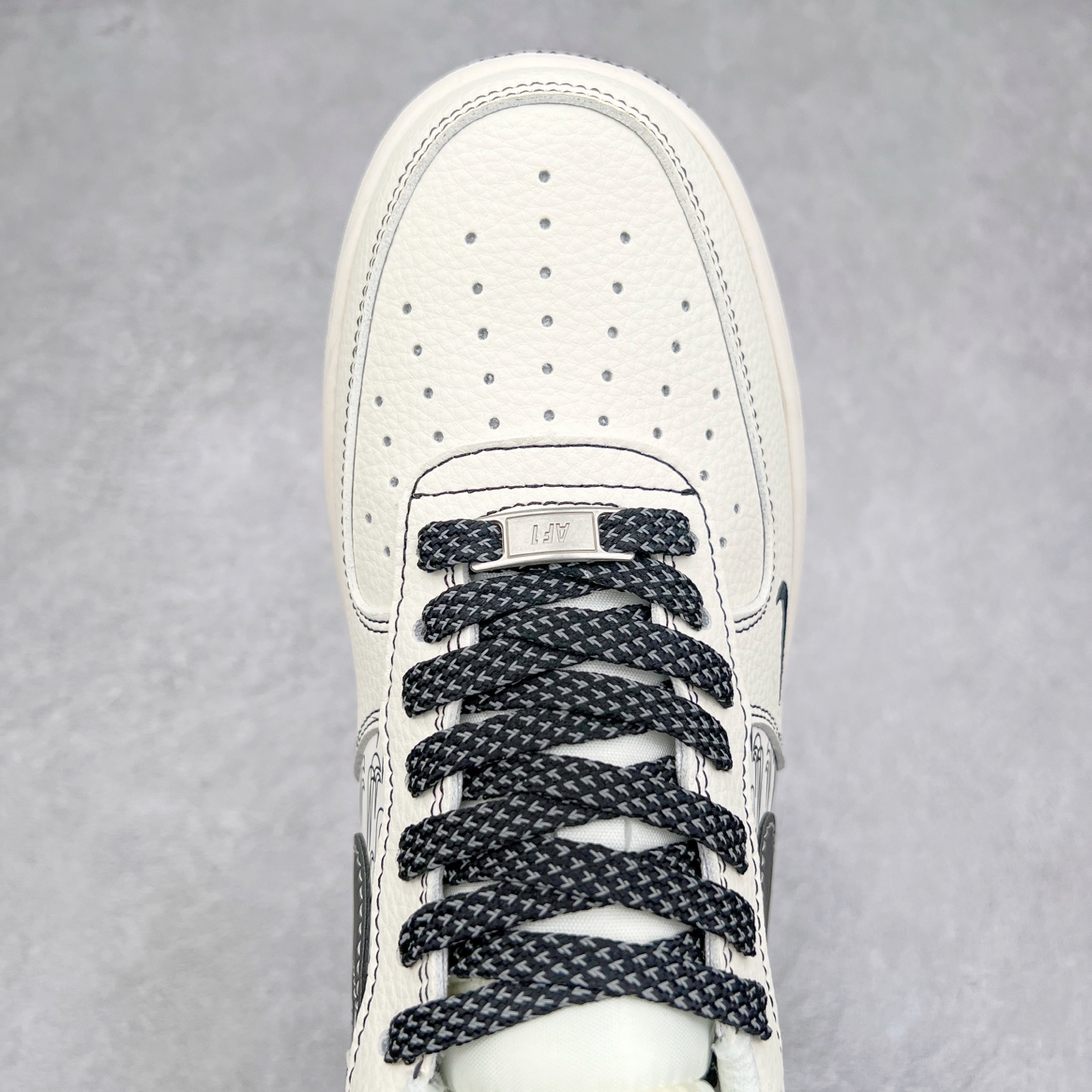 图片[4]-NK Air Force 1´07 Low 空军一号低帮百搭休闲运动板鞋 HH7518-068 柔软、弹性十足的缓震性能和出色的中底设计 横跨复古与现代的外型结合 造就出风靡全球 三十多年的Force 1 直到今天还深受青睐 实拍调校N版已经零色差零失真 百分百还原实物色彩所见即所得 不存在货不对板色差等低级问题 选购参考实物拍摄 不混卖不参货 只用心做好货严格选品 承诺混一赔十 尺码：36 36.5 37.5 38 38.5 39 40 40.5 41 42 42.5 43 44 44.5 45-选品中心