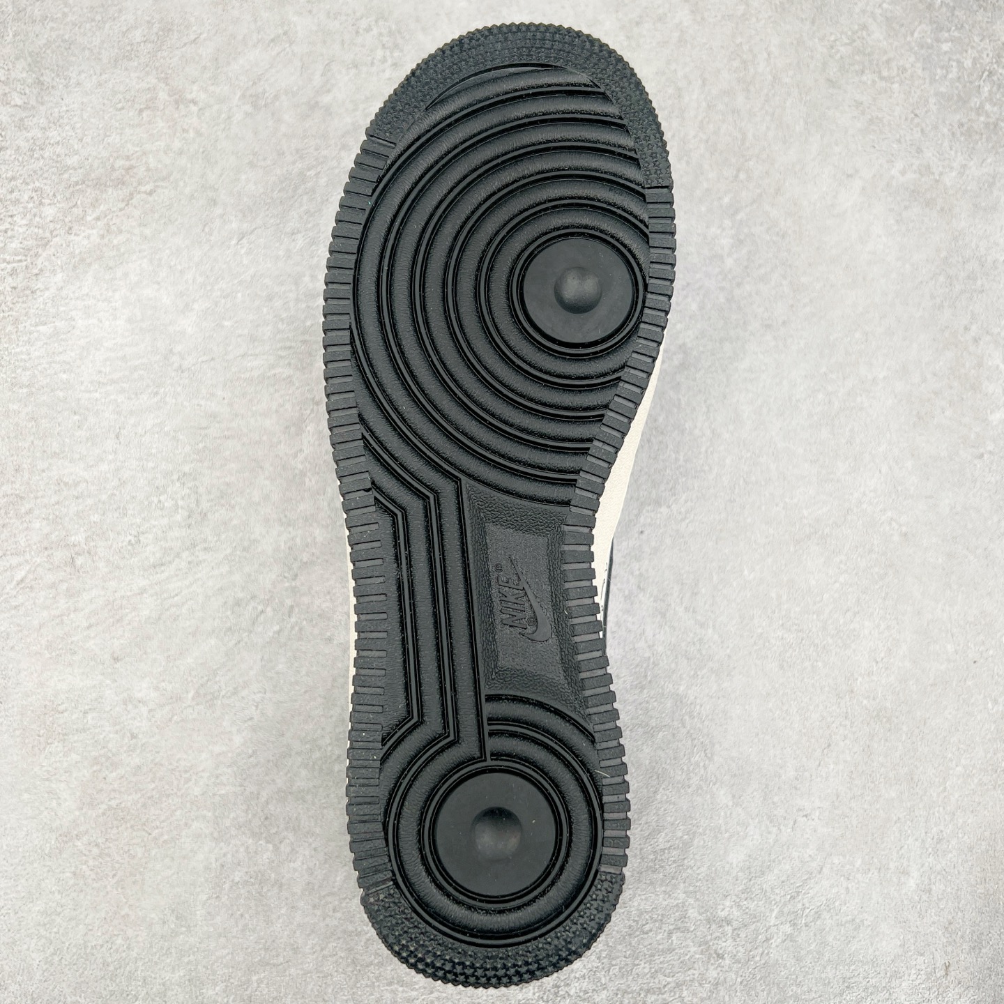 图片[9]-NK Air Force 1´07 Low 空军一号低帮百搭休闲运动板鞋 HH7518-068 柔软、弹性十足的缓震性能和出色的中底设计 横跨复古与现代的外型结合 造就出风靡全球 三十多年的Force 1 直到今天还深受青睐 实拍调校N版已经零色差零失真 百分百还原实物色彩所见即所得 不存在货不对板色差等低级问题 选购参考实物拍摄 不混卖不参货 只用心做好货严格选品 承诺混一赔十 尺码：36 36.5 37.5 38 38.5 39 40 40.5 41 42 42.5 43 44 44.5 45-选品中心