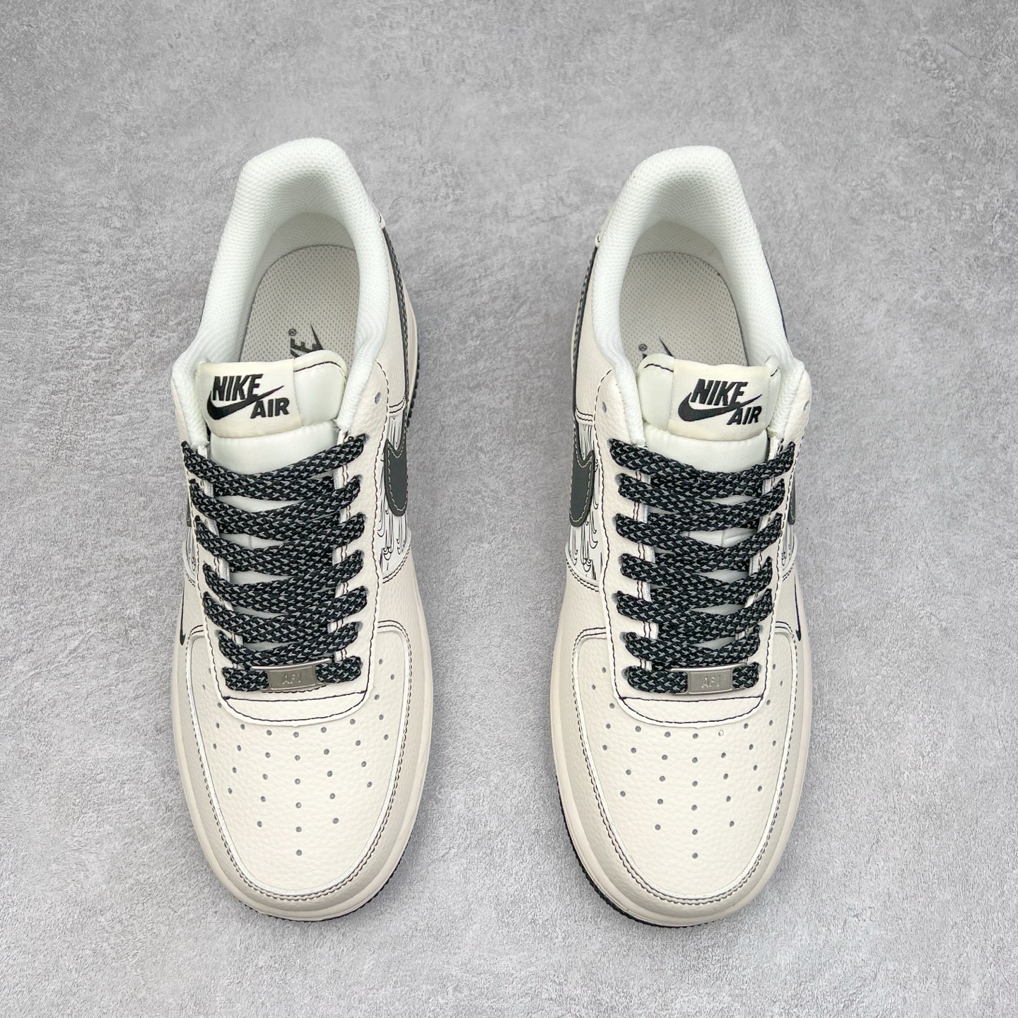 图片[2]-NK Air Force 1´07 Low 空军一号低帮百搭休闲运动板鞋 HH7518-068 柔软、弹性十足的缓震性能和出色的中底设计 横跨复古与现代的外型结合 造就出风靡全球 三十多年的Force 1 直到今天还深受青睐 实拍调校N版已经零色差零失真 百分百还原实物色彩所见即所得 不存在货不对板色差等低级问题 选购参考实物拍摄 不混卖不参货 只用心做好货严格选品 承诺混一赔十 尺码：36 36.5 37.5 38 38.5 39 40 40.5 41 42 42.5 43 44 44.5 45-选品中心