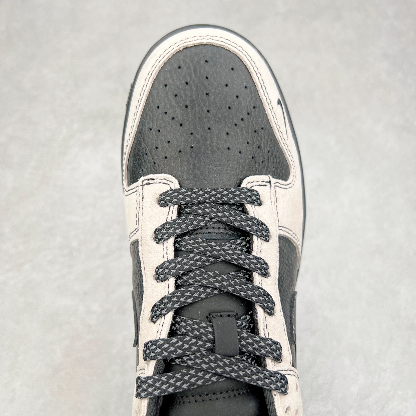 图片[4]-NK Dunk Low 定制配色 SC9207-407 大厂出品 极力推荐 原装头层材料 独家版型蒸餾加工帶來的是更好的视觉和脚感体验大厂纯原品质出货 清洁度 电绣工艺 皮料切割干净无任何毛边 细节完美 实拍调校N版已经零色差零失真 百分百还原实物色彩所见即所得 不存在货不对板色差等低级问题 选购参考实物拍摄 不混卖不参货 只用心做好货严格选品 承诺混一赔十 尺码：36 36.5 37.5 38 38.5 39 40 40.5 41 42 42.5 43 44 44.5 45-选品中心