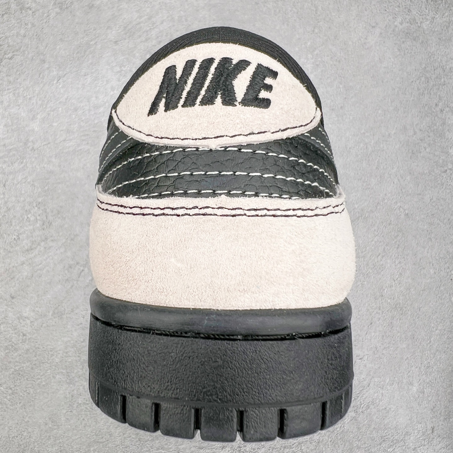 图片[8]-NK Dunk Low 定制配色 SC9207-407 大厂出品 极力推荐 原装头层材料 独家版型蒸餾加工帶來的是更好的视觉和脚感体验大厂纯原品质出货 清洁度 电绣工艺 皮料切割干净无任何毛边 细节完美 实拍调校N版已经零色差零失真 百分百还原实物色彩所见即所得 不存在货不对板色差等低级问题 选购参考实物拍摄 不混卖不参货 只用心做好货严格选品 承诺混一赔十 尺码：36 36.5 37.5 38 38.5 39 40 40.5 41 42 42.5 43 44 44.5 45-选品中心