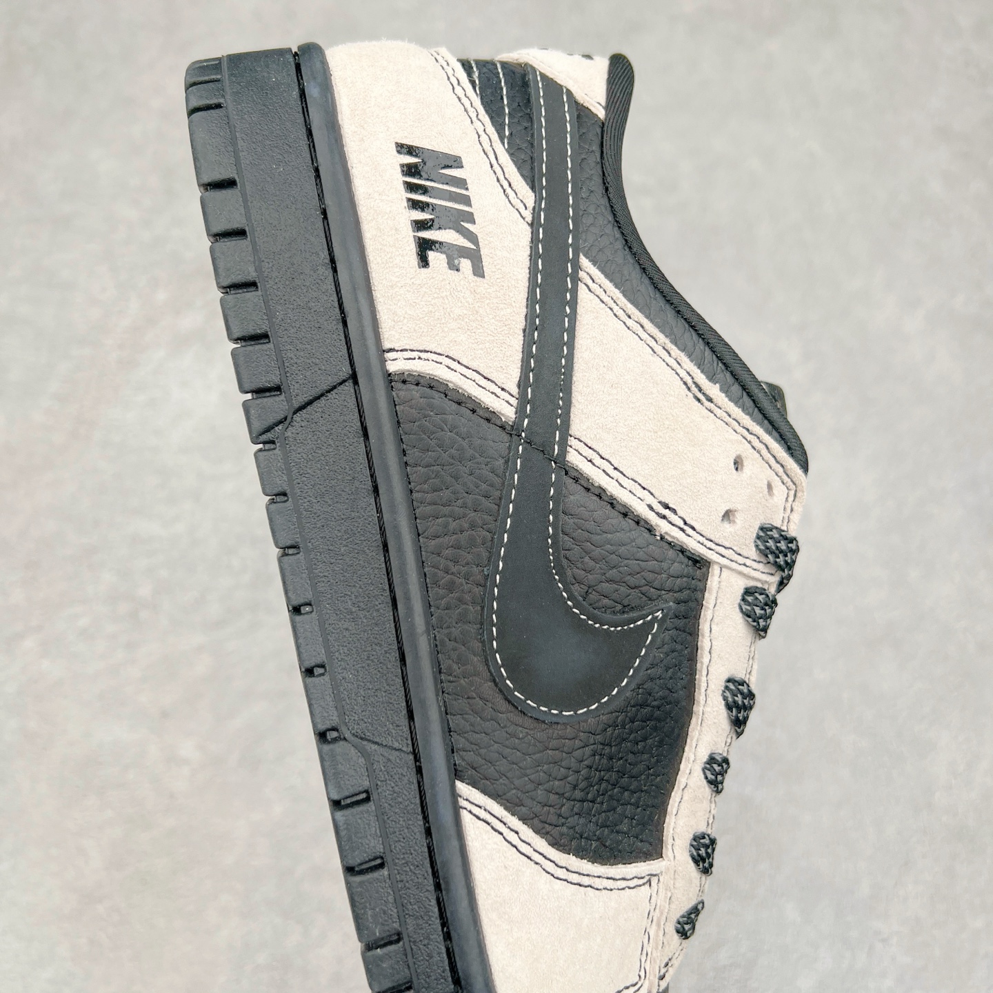 图片[6]-NK Dunk Low 定制配色 SC9207-407 大厂出品 极力推荐 原装头层材料 独家版型蒸餾加工帶來的是更好的视觉和脚感体验大厂纯原品质出货 清洁度 电绣工艺 皮料切割干净无任何毛边 细节完美 实拍调校N版已经零色差零失真 百分百还原实物色彩所见即所得 不存在货不对板色差等低级问题 选购参考实物拍摄 不混卖不参货 只用心做好货严格选品 承诺混一赔十 尺码：36 36.5 37.5 38 38.5 39 40 40.5 41 42 42.5 43 44 44.5 45-选品中心