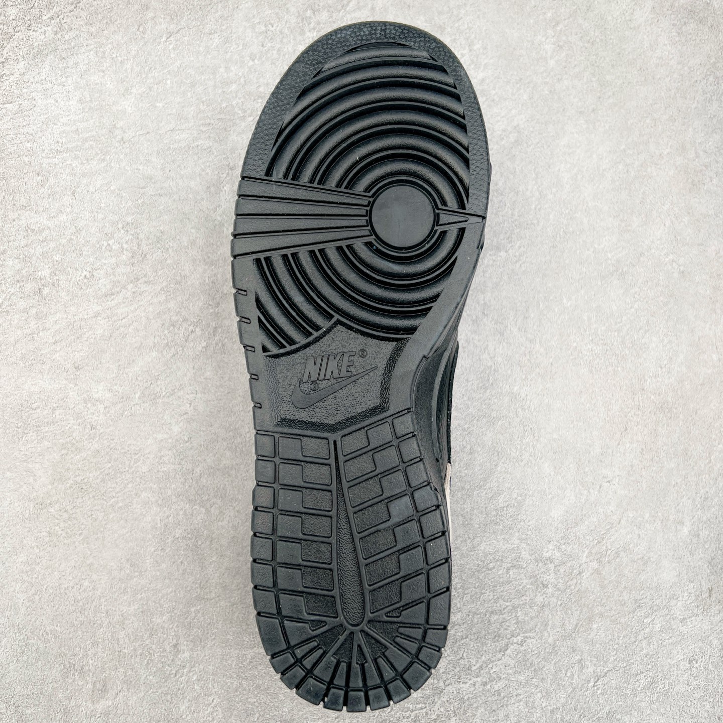 图片[9]-NK Dunk Low 定制配色 SC9207-407 大厂出品 极力推荐 原装头层材料 独家版型蒸餾加工帶來的是更好的视觉和脚感体验大厂纯原品质出货 清洁度 电绣工艺 皮料切割干净无任何毛边 细节完美 实拍调校N版已经零色差零失真 百分百还原实物色彩所见即所得 不存在货不对板色差等低级问题 选购参考实物拍摄 不混卖不参货 只用心做好货严格选品 承诺混一赔十 尺码：36 36.5 37.5 38 38.5 39 40 40.5 41 42 42.5 43 44 44.5 45-选品中心