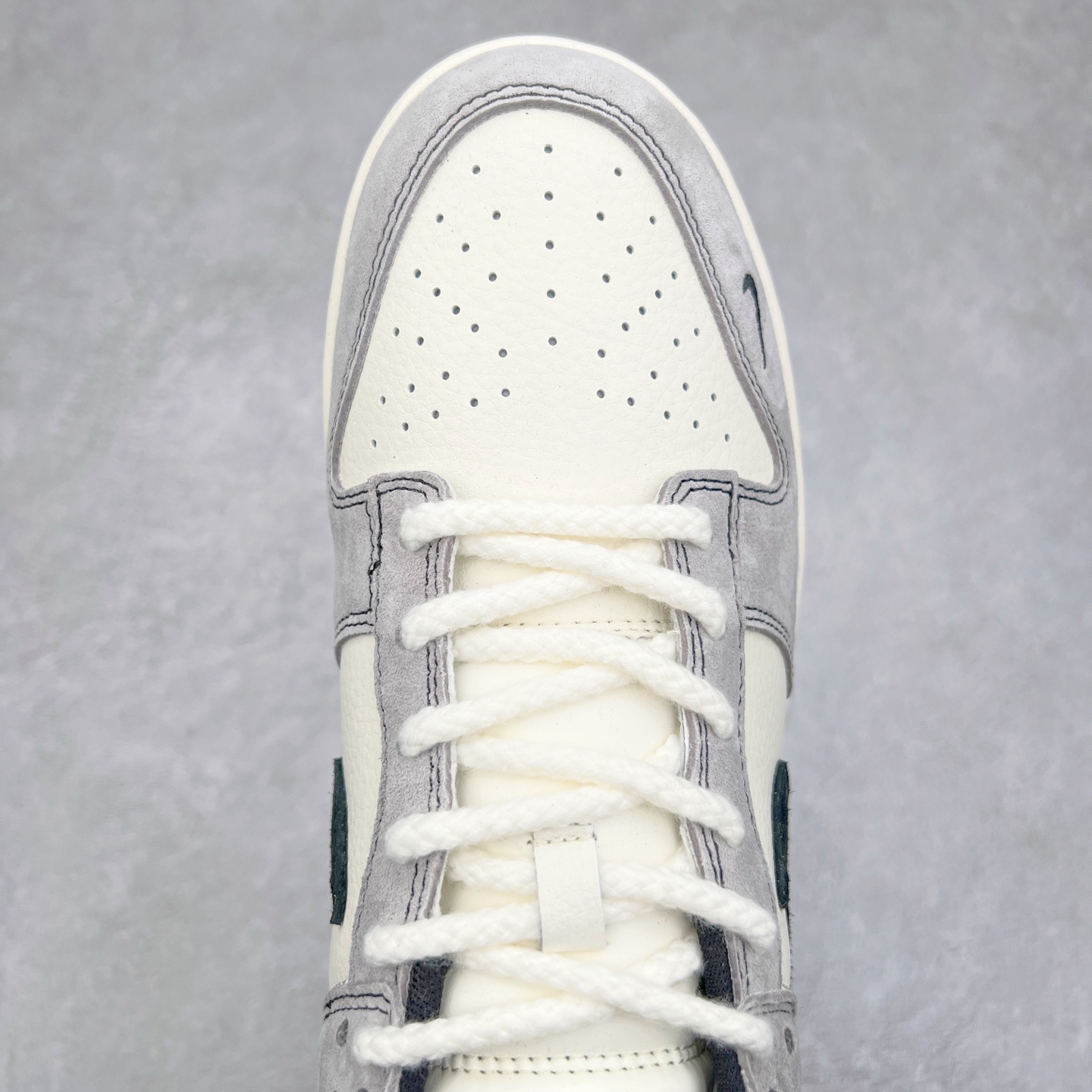 图片[4]-NK Dunk Low 定制配色 MM1089-015 大厂出品 极力推荐 原装头层材料 独家版型蒸餾加工帶來的是更好的视觉和脚感体验大厂纯原品质出货 清洁度 电绣工艺 皮料切割干净无任何毛边 细节完美 实拍调校N版已经零色差零失真 百分百还原实物色彩所见即所得 不存在货不对板色差等低级问题 选购参考实物拍摄 不混卖不参货 只用心做好货严格选品 承诺混一赔十 尺码：36 36.5 37.5 38 38.5 39 40 40.5 41 42 42.5 43 44 44.5 45-选品中心