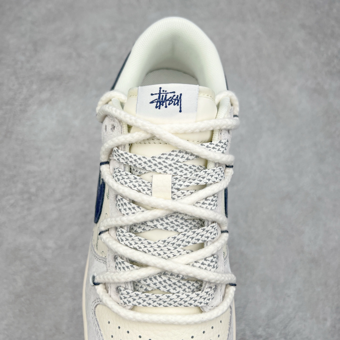 图片[5]-NK Dunk Low 定制配色 XS6089-530 大厂出品 极力推荐 原装头层材料 独家版型蒸餾加工帶來的是更好的视觉和脚感体验大厂纯原品质出货 清洁度 电绣工艺 皮料切割干净无任何毛边 细节完美 实拍调校N版已经零色差零失真 百分百还原实物色彩所见即所得 不存在货不对板色差等低级问题 选购参考实物拍摄 不混卖不参货 只用心做好货严格选品 承诺混一赔十 尺码：36 36.5 37.5 38 38.5 39 40 40.5 41 42 42.5 43 44 44.5 45-选品中心