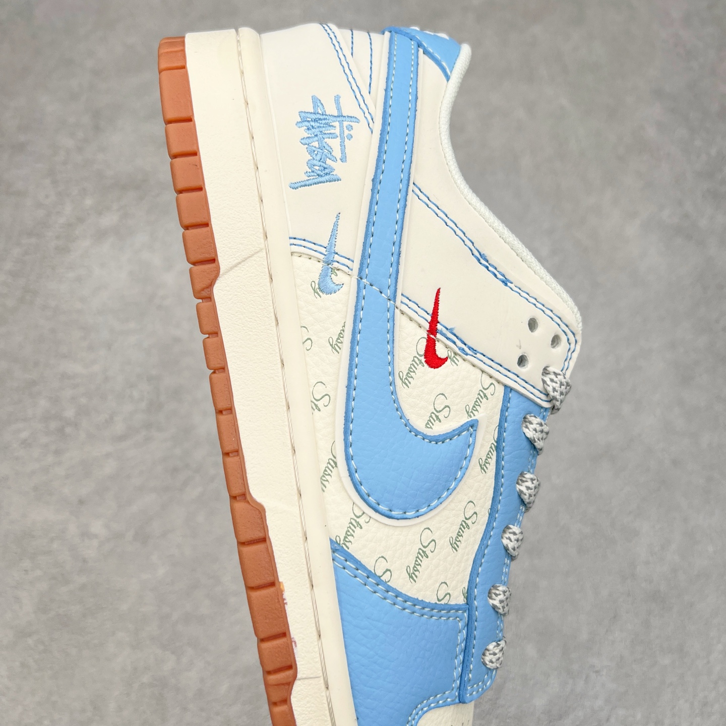 图片[6]-NK Dunk Low 定制配色 YX5066-263 大厂出品 极力推荐 原装头层材料 独家版型蒸餾加工帶來的是更好的视觉和脚感体验大厂纯原品质出货 清洁度 电绣工艺 皮料切割干净无任何毛边 细节完美 实拍调校N版已经零色差零失真 百分百还原实物色彩所见即所得 不存在货不对板色差等低级问题 选购参考实物拍摄 不混卖不参货 只用心做好货严格选品 承诺混一赔十 尺码：36 36.5 37.5 38 38.5 39 40 40.5 41 42 42.5 43 44 44.5 45-选品中心