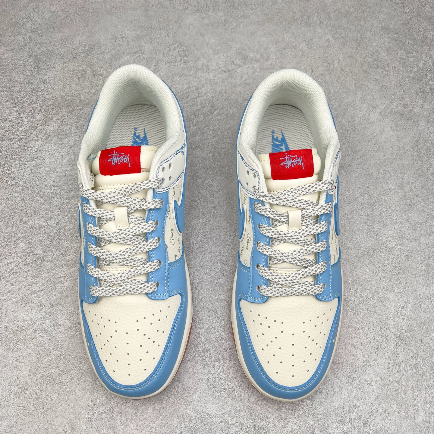 图片[2]-NK Dunk Low 定制配色 YX5066-263 大厂出品 极力推荐 原装头层材料 独家版型蒸餾加工帶來的是更好的视觉和脚感体验大厂纯原品质出货 清洁度 电绣工艺 皮料切割干净无任何毛边 细节完美 实拍调校N版已经零色差零失真 百分百还原实物色彩所见即所得 不存在货不对板色差等低级问题 选购参考实物拍摄 不混卖不参货 只用心做好货严格选品 承诺混一赔十 尺码：36 36.5 37.5 38 38.5 39 40 40.5 41 42 42.5 43 44 44.5 45-选品中心