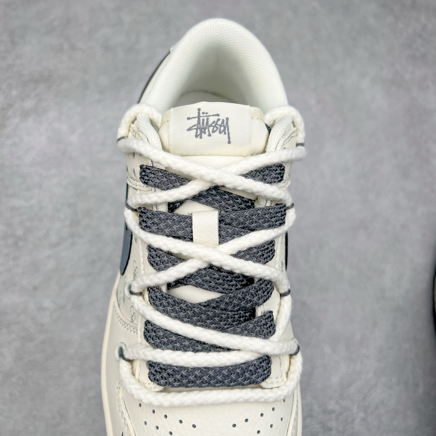 图片[5]-NK Dunk Low 定制配色 SJ2068-275 大厂出品 极力推荐 原装头层材料 独家版型蒸餾加工帶來的是更好的视觉和脚感体验大厂纯原品质出货 清洁度 电绣工艺 皮料切割干净无任何毛边 细节完美 实拍调校N版已经零色差零失真 百分百还原实物色彩所见即所得 不存在货不对板色差等低级问题 选购参考实物拍摄 不混卖不参货 只用心做好货严格选品 承诺混一赔十 尺码：36 36.5 37.5 38 38.5 39 40 40.5 41 42 42.5 43 44 44.5 45-选品中心