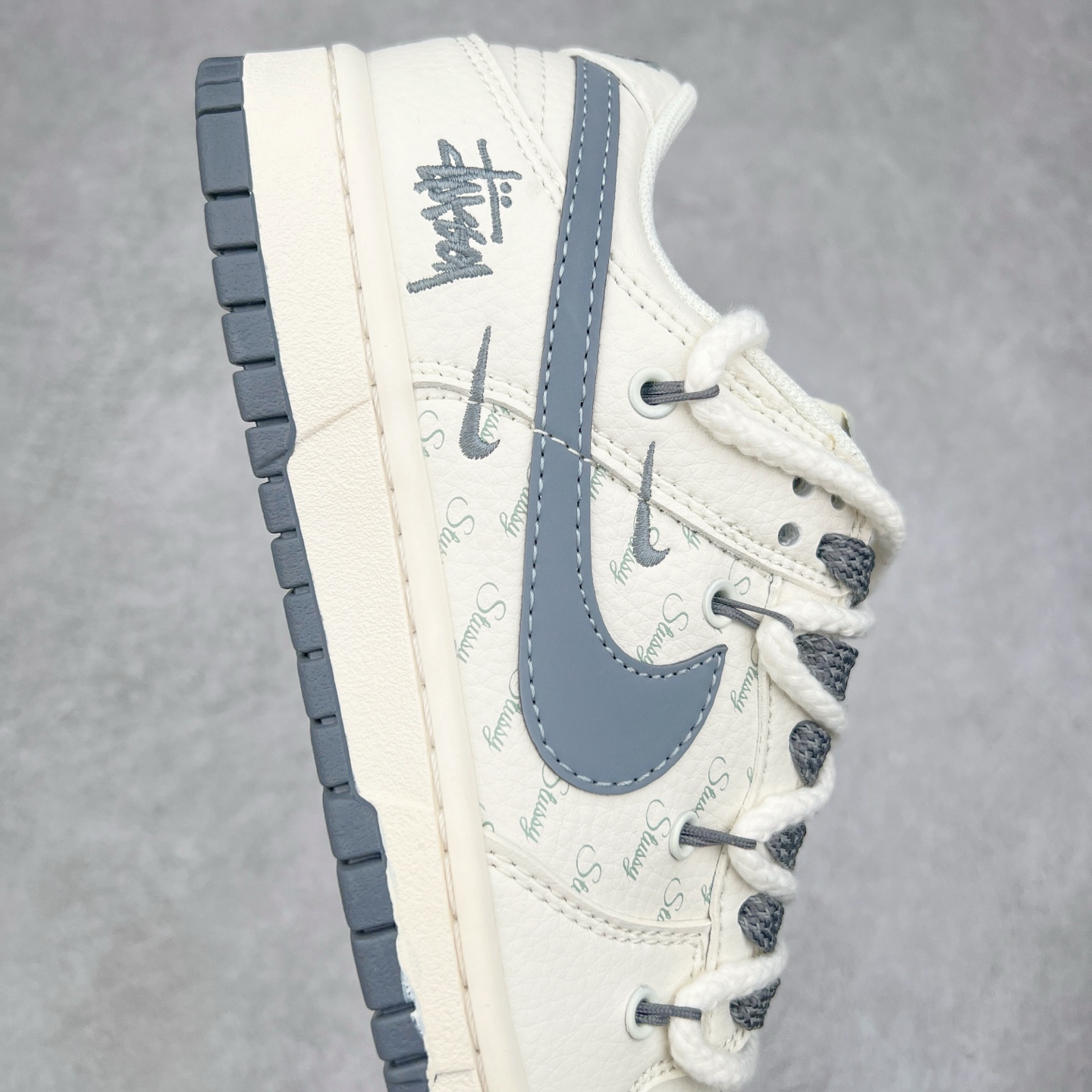 图片[6]-NK Dunk Low 定制配色 SJ2068-275 大厂出品 极力推荐 原装头层材料 独家版型蒸餾加工帶來的是更好的视觉和脚感体验大厂纯原品质出货 清洁度 电绣工艺 皮料切割干净无任何毛边 细节完美 实拍调校N版已经零色差零失真 百分百还原实物色彩所见即所得 不存在货不对板色差等低级问题 选购参考实物拍摄 不混卖不参货 只用心做好货严格选品 承诺混一赔十 尺码：36 36.5 37.5 38 38.5 39 40 40.5 41 42 42.5 43 44 44.5 45-选品中心