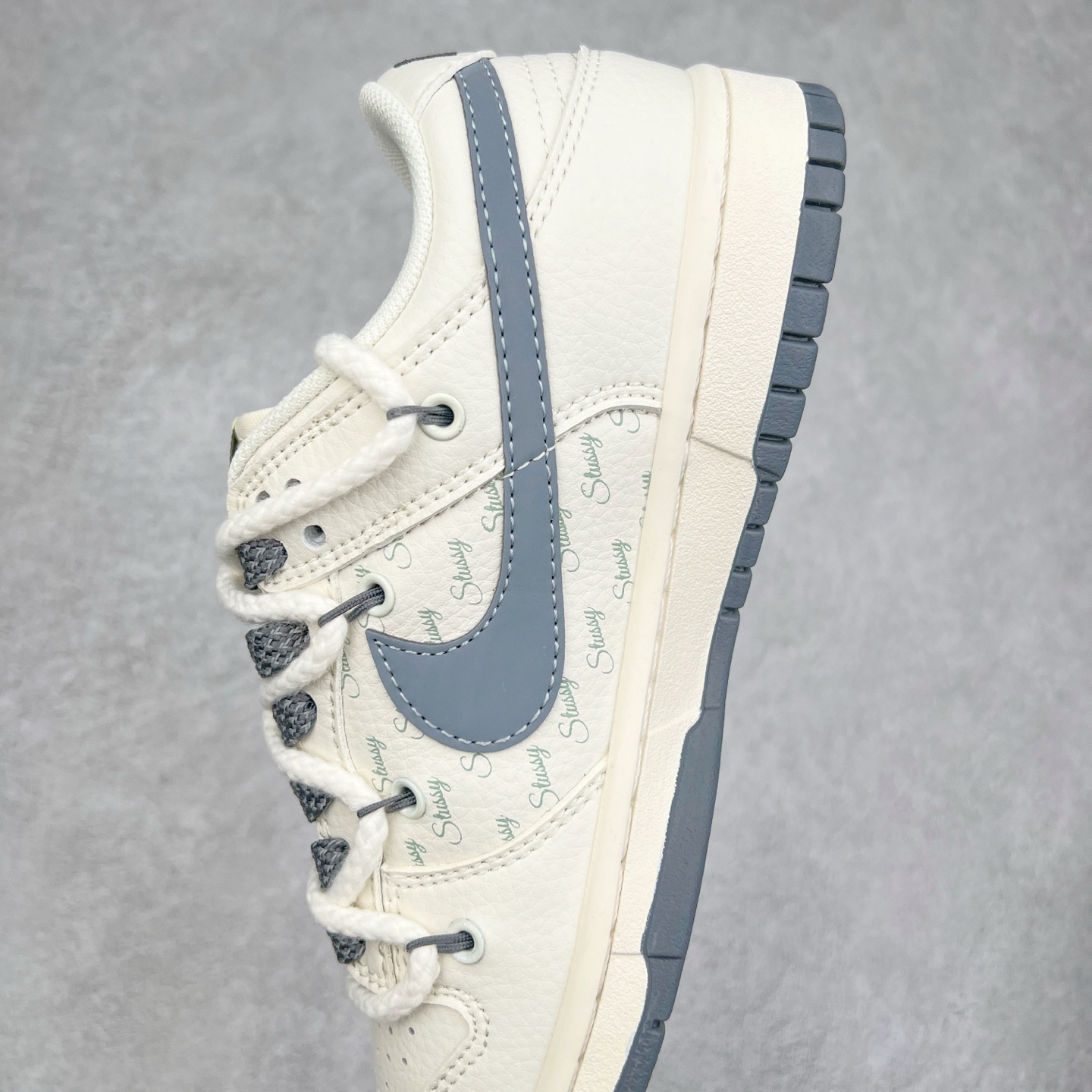 图片[7]-NK Dunk Low 定制配色 SJ2068-275 大厂出品 极力推荐 原装头层材料 独家版型蒸餾加工帶來的是更好的视觉和脚感体验大厂纯原品质出货 清洁度 电绣工艺 皮料切割干净无任何毛边 细节完美 实拍调校N版已经零色差零失真 百分百还原实物色彩所见即所得 不存在货不对板色差等低级问题 选购参考实物拍摄 不混卖不参货 只用心做好货严格选品 承诺混一赔十 尺码：36 36.5 37.5 38 38.5 39 40 40.5 41 42 42.5 43 44 44.5 45-选品中心