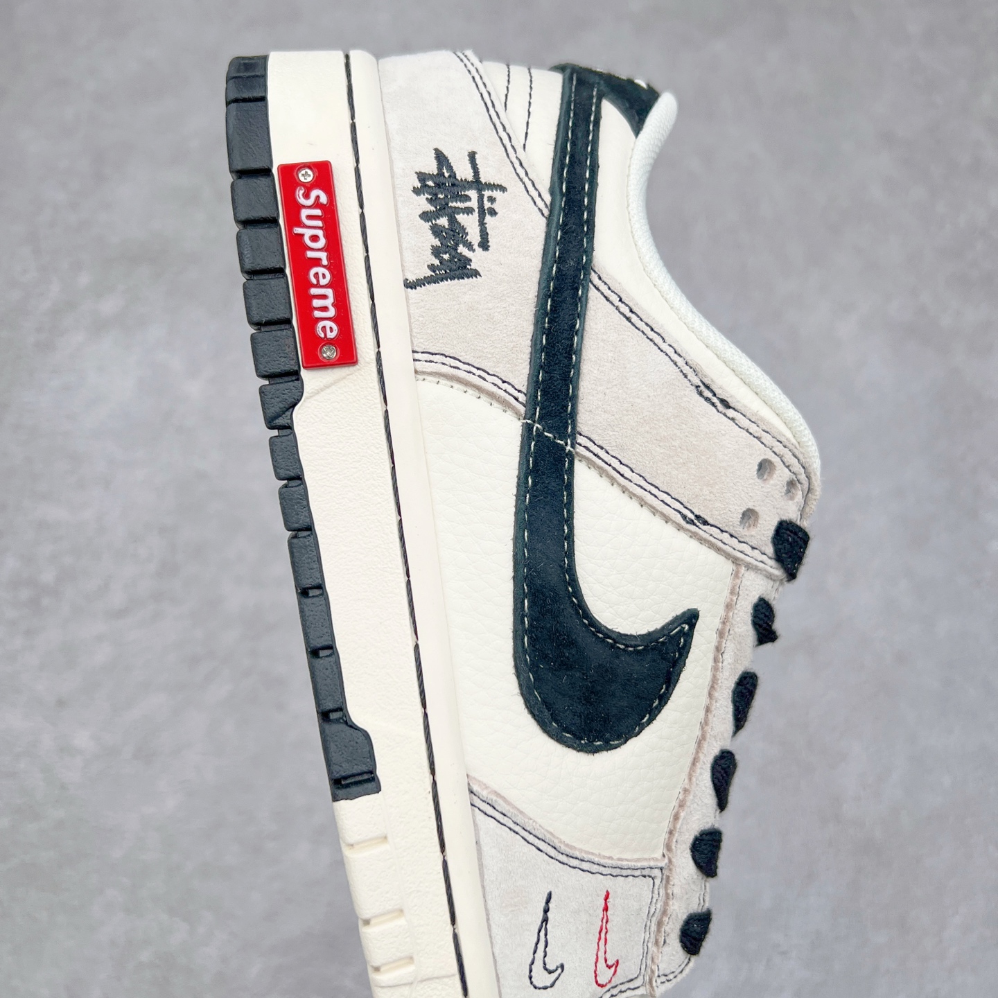 图片[6]-NK Dunk Low 定制配色 MM1088-031 大厂出品 极力推荐 原装头层材料 独家版型蒸餾加工帶來的是更好的视觉和脚感体验大厂纯原品质出货 清洁度 电绣工艺 皮料切割干净无任何毛边 细节完美 实拍调校N版已经零色差零失真 百分百还原实物色彩所见即所得 不存在货不对板色差等低级问题 选购参考实物拍摄 不混卖不参货 只用心做好货严格选品 承诺混一赔十 尺码：36 36.5 37.5 38 38.5 39 40 40.5 41 42 42.5 43 44 44.5 45-选品中心