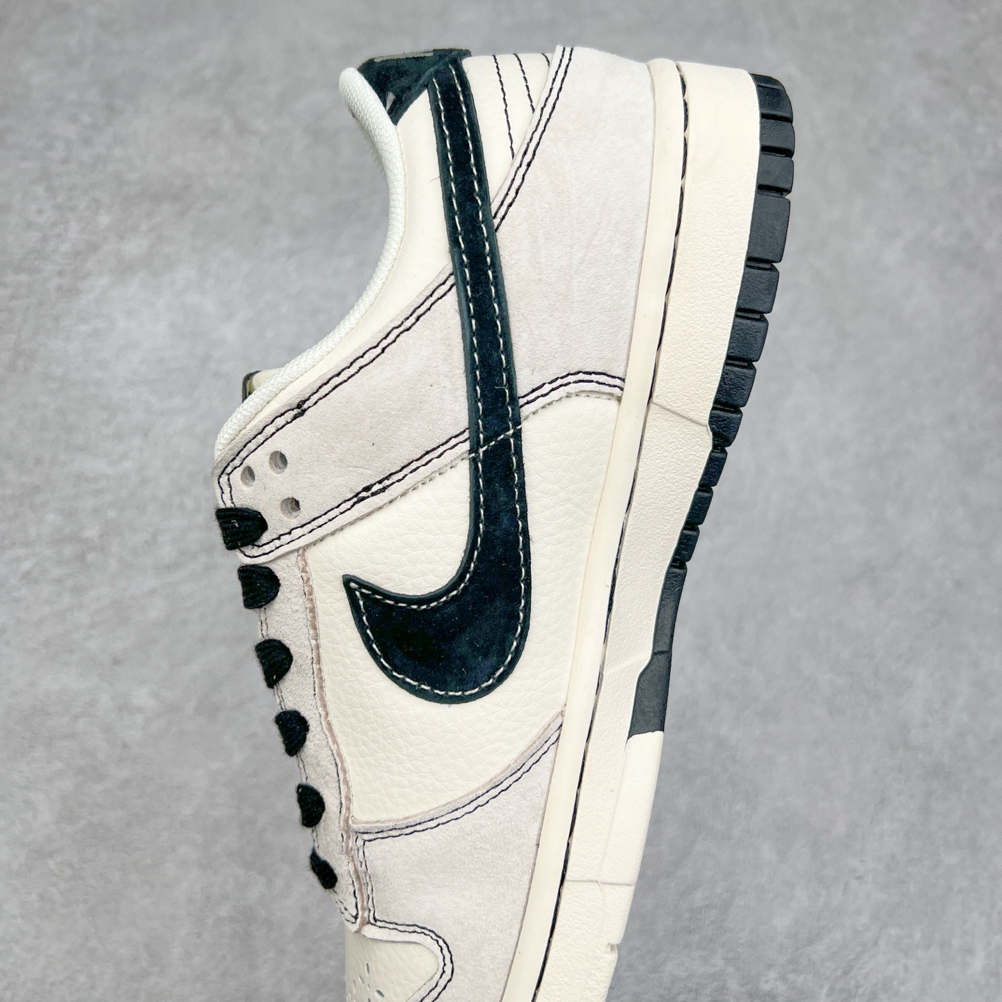 图片[7]-NK Dunk Low 定制配色 MM1088-031 大厂出品 极力推荐 原装头层材料 独家版型蒸餾加工帶來的是更好的视觉和脚感体验大厂纯原品质出货 清洁度 电绣工艺 皮料切割干净无任何毛边 细节完美 实拍调校N版已经零色差零失真 百分百还原实物色彩所见即所得 不存在货不对板色差等低级问题 选购参考实物拍摄 不混卖不参货 只用心做好货严格选品 承诺混一赔十 尺码：36 36.5 37.5 38 38.5 39 40 40.5 41 42 42.5 43 44 44.5 45-选品中心