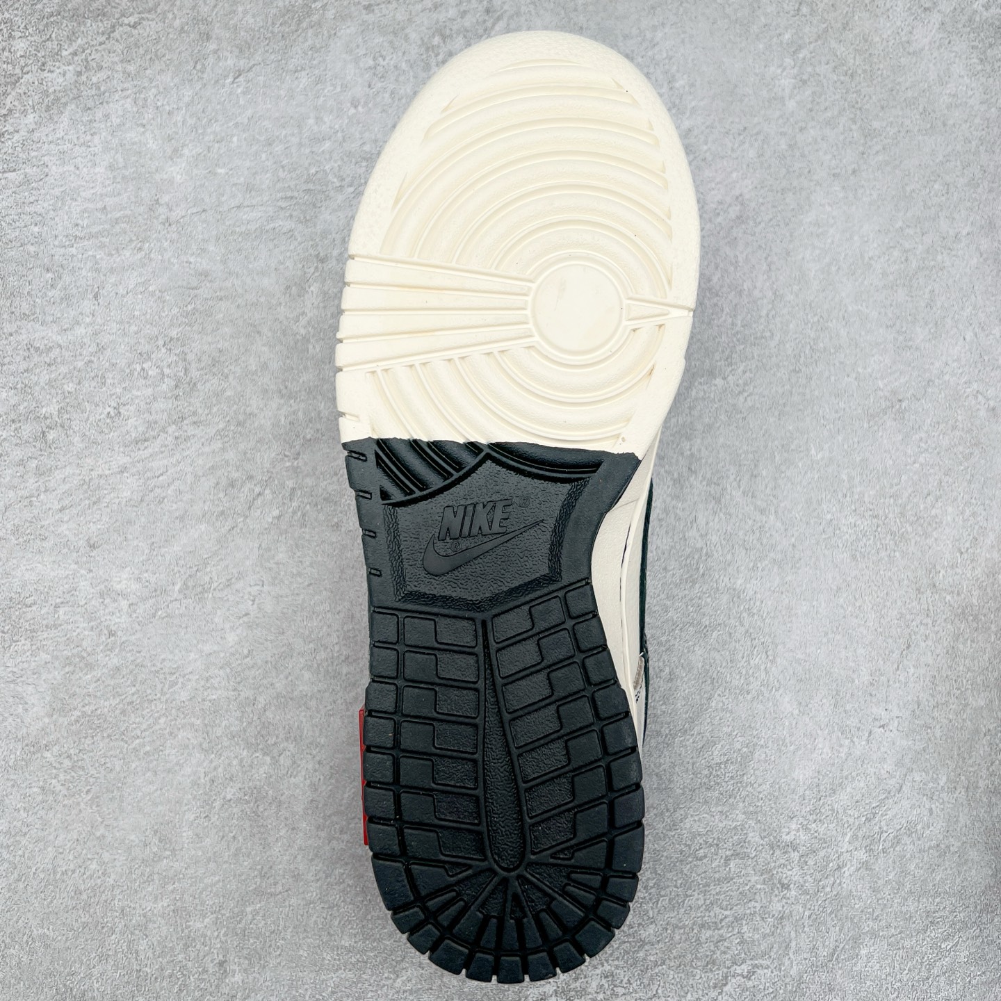 图片[9]-NK Dunk Low 定制配色 MM1088-031 大厂出品 极力推荐 原装头层材料 独家版型蒸餾加工帶來的是更好的视觉和脚感体验大厂纯原品质出货 清洁度 电绣工艺 皮料切割干净无任何毛边 细节完美 实拍调校N版已经零色差零失真 百分百还原实物色彩所见即所得 不存在货不对板色差等低级问题 选购参考实物拍摄 不混卖不参货 只用心做好货严格选品 承诺混一赔十 尺码：36 36.5 37.5 38 38.5 39 40 40.5 41 42 42.5 43 44 44.5 45-选品中心