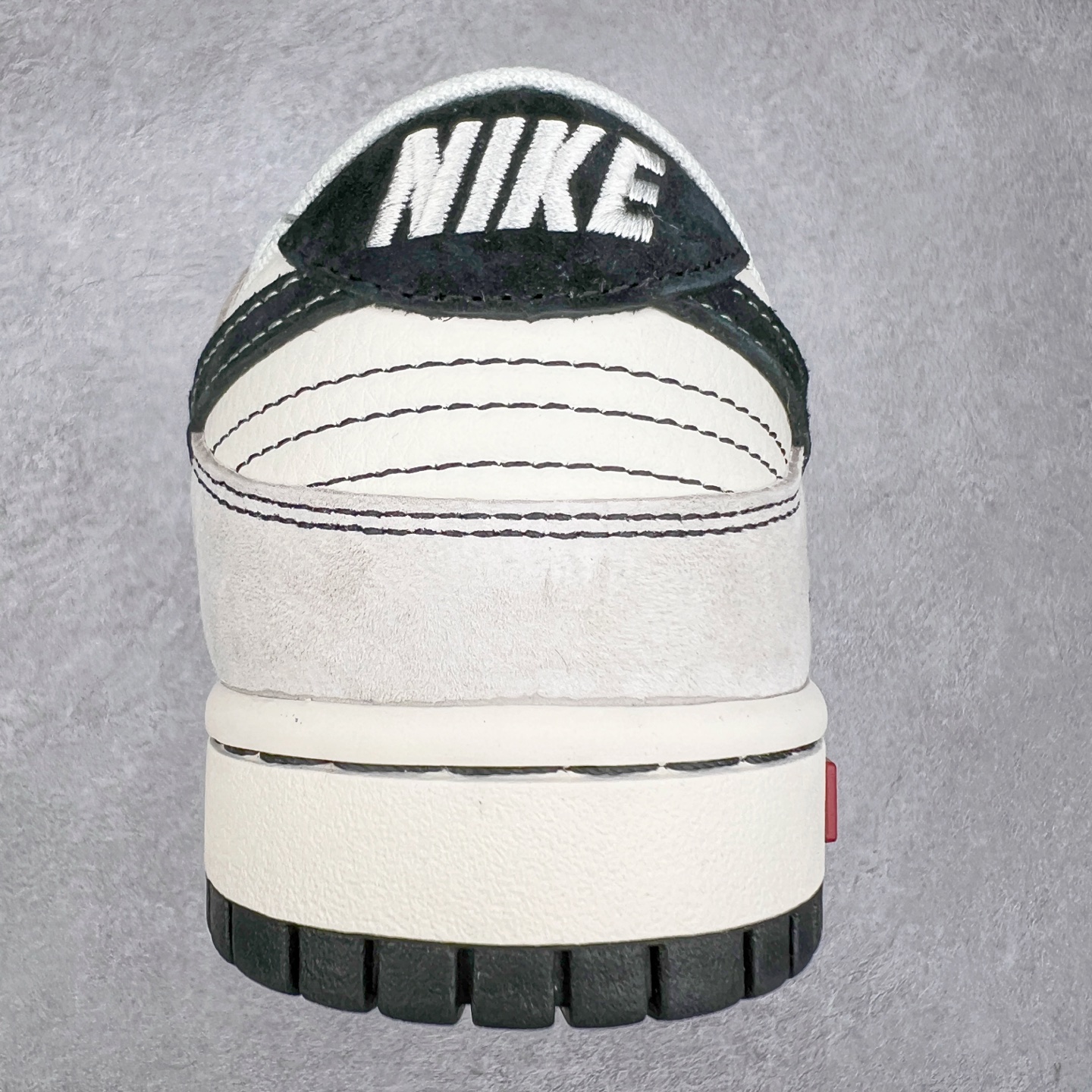 图片[8]-NK Dunk Low 定制配色 MM1088-031 大厂出品 极力推荐 原装头层材料 独家版型蒸餾加工帶來的是更好的视觉和脚感体验大厂纯原品质出货 清洁度 电绣工艺 皮料切割干净无任何毛边 细节完美 实拍调校N版已经零色差零失真 百分百还原实物色彩所见即所得 不存在货不对板色差等低级问题 选购参考实物拍摄 不混卖不参货 只用心做好货严格选品 承诺混一赔十 尺码：36 36.5 37.5 38 38.5 39 40 40.5 41 42 42.5 43 44 44.5 45-选品中心