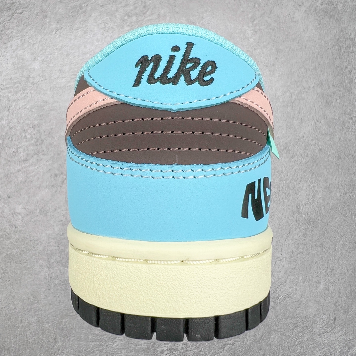 图片[8]-NK Dunk Low 定制配色 MU0232-366 大厂出品 极力推荐 原装头层材料 独家版型蒸餾加工帶來的是更好的视觉和脚感体验大厂纯原品质出货 清洁度 电绣工艺 皮料切割干净无任何毛边 细节完美 实拍调校N版已经零色差零失真 百分百还原实物色彩所见即所得 不存在货不对板色差等低级问题 选购参考实物拍摄 不混卖不参货 只用心做好货严格选品 承诺混一赔十 尺码：36 36.5 37.5 38 38.5 39 40 40.5 41 42 42.5 43 44 44.5 45-选品中心