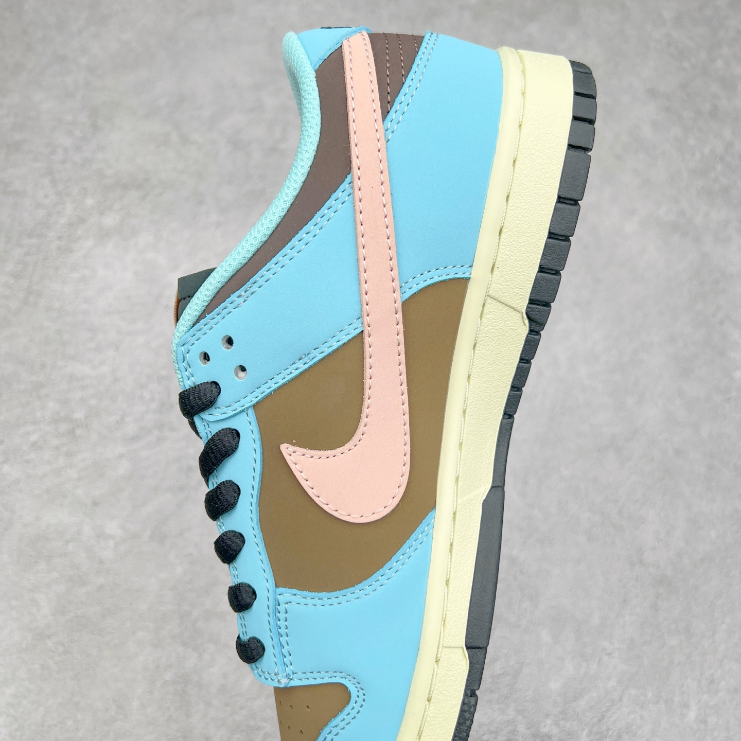 图片[7]-NK Dunk Low 定制配色 MU0232-366 大厂出品 极力推荐 原装头层材料 独家版型蒸餾加工帶來的是更好的视觉和脚感体验大厂纯原品质出货 清洁度 电绣工艺 皮料切割干净无任何毛边 细节完美 实拍调校N版已经零色差零失真 百分百还原实物色彩所见即所得 不存在货不对板色差等低级问题 选购参考实物拍摄 不混卖不参货 只用心做好货严格选品 承诺混一赔十 尺码：36 36.5 37.5 38 38.5 39 40 40.5 41 42 42.5 43 44 44.5 45-选品中心