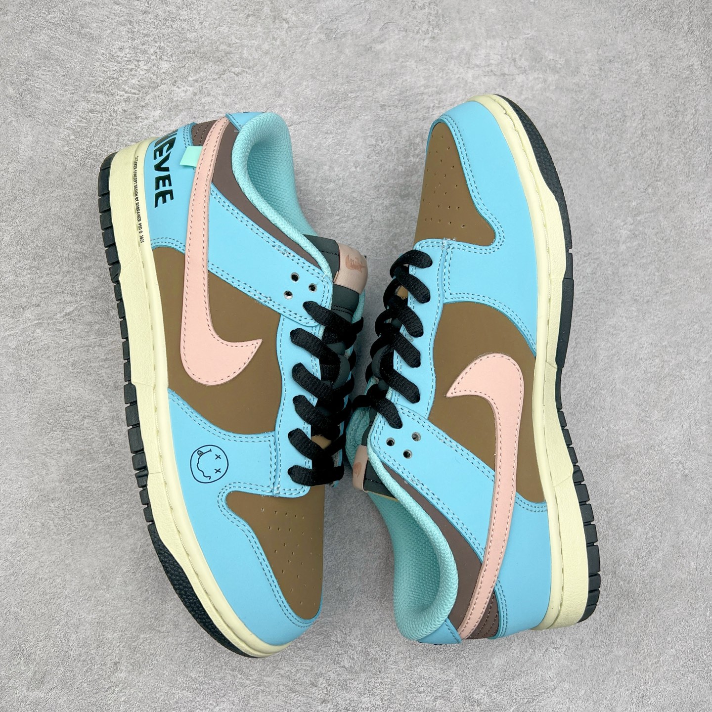 图片[3]-NK Dunk Low 定制配色 MU0232-366 大厂出品 极力推荐 原装头层材料 独家版型蒸餾加工帶來的是更好的视觉和脚感体验大厂纯原品质出货 清洁度 电绣工艺 皮料切割干净无任何毛边 细节完美 实拍调校N版已经零色差零失真 百分百还原实物色彩所见即所得 不存在货不对板色差等低级问题 选购参考实物拍摄 不混卖不参货 只用心做好货严格选品 承诺混一赔十 尺码：36 36.5 37.5 38 38.5 39 40 40.5 41 42 42.5 43 44 44.5 45-选品中心