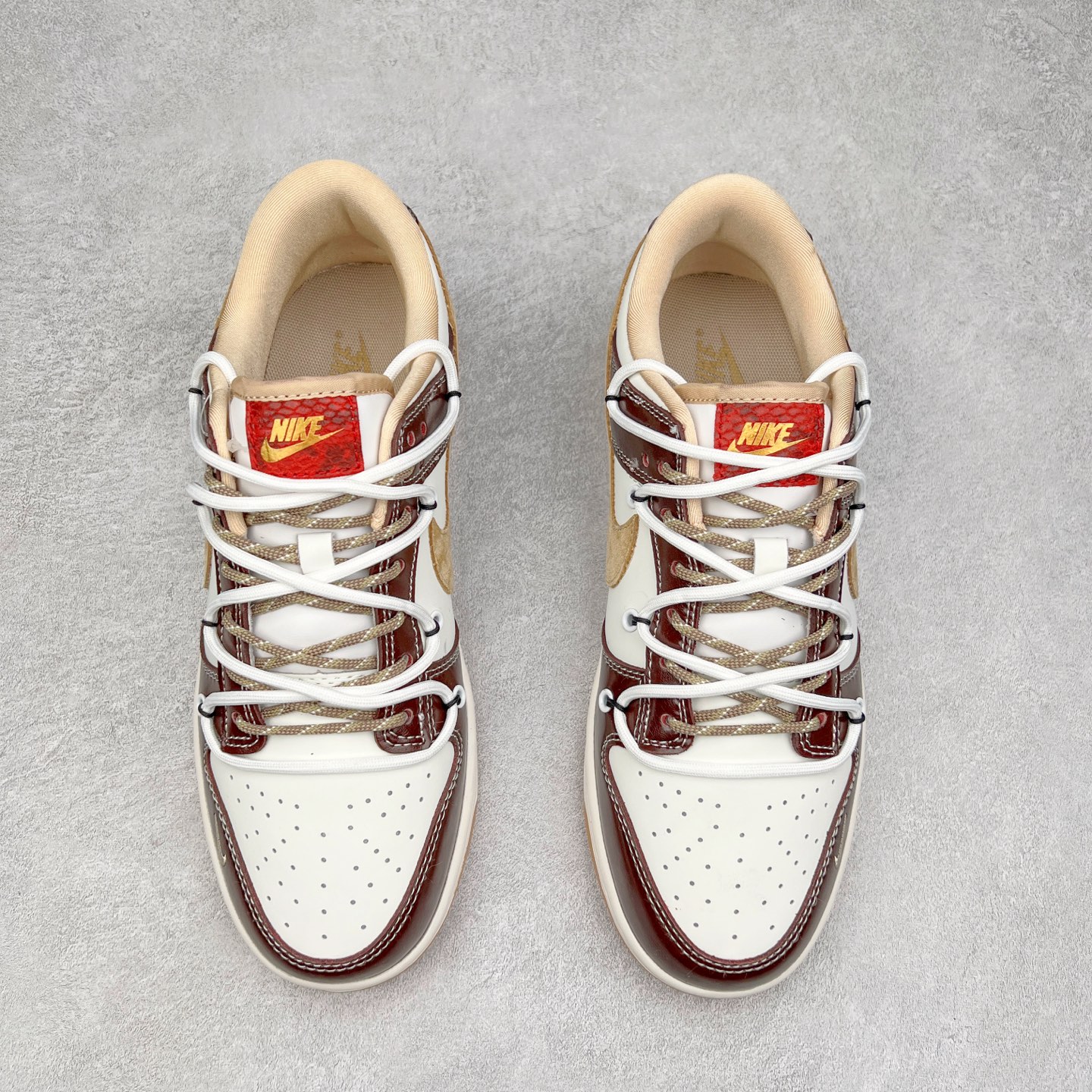 图片[2]-NK Dunk Low 定制配色 YX5066-290 大厂出品 极力推荐 原装头层材料 独家版型蒸餾加工帶來的是更好的视觉和脚感体验大厂纯原品质出货 清洁度 电绣工艺 皮料切割干净无任何毛边 细节完美 实拍调校N版已经零色差零失真 百分百还原实物色彩所见即所得 不存在货不对板色差等低级问题 选购参考实物拍摄 不混卖不参货 只用心做好货严格选品 承诺混一赔十 尺码：36 36.5 37.5 38 38.5 39 40 40.5 41 42 42.5 43 44 44.5 45-选品中心