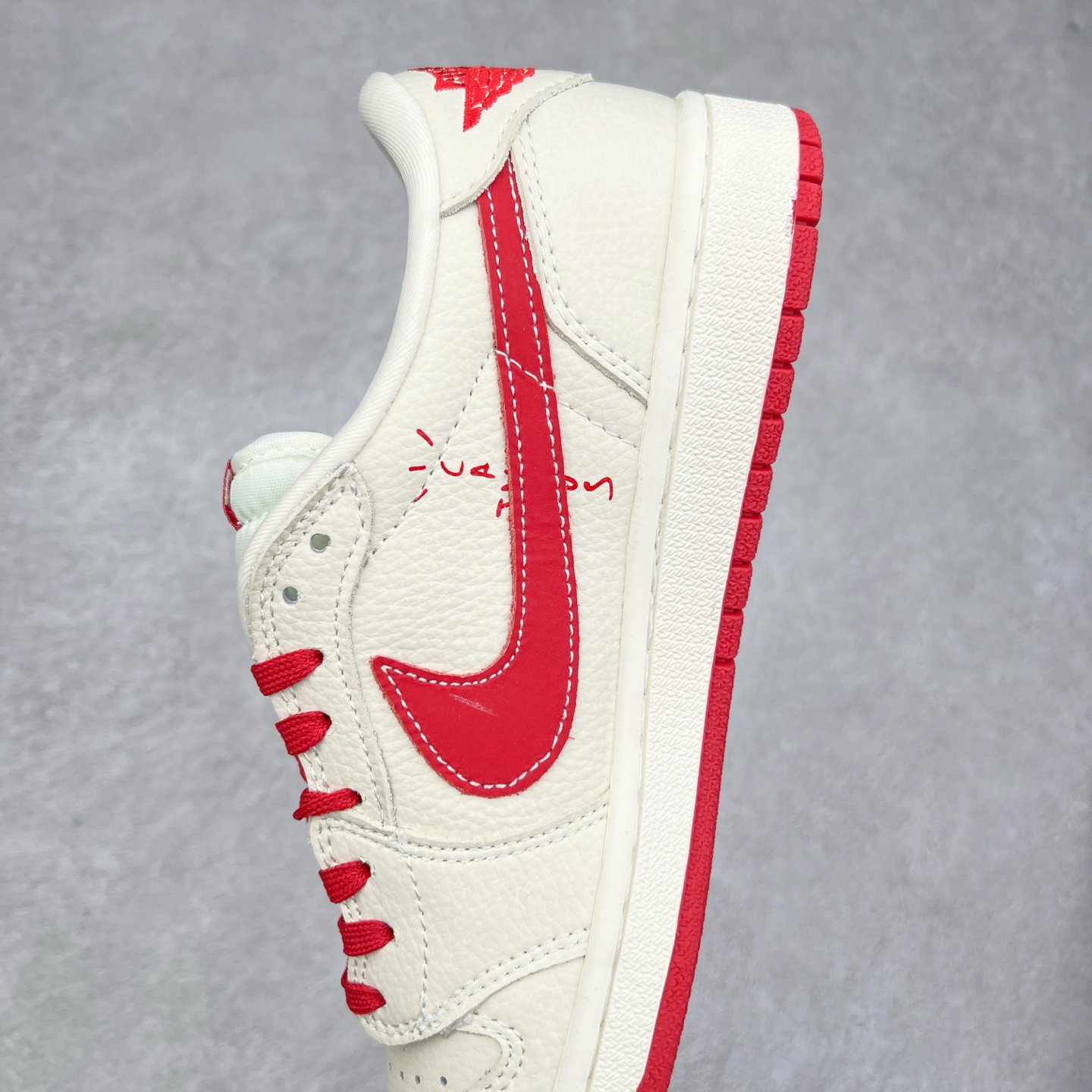 图片[7]-TS x Air Jordan AJ1 Low 倒钩低帮联名定制配色 XS2024-006 原厂内置气垫魔块 A模大底 头层小牛皮 鞋舌AJ原厂专用牛津布+AJ专用反口珍珠布+原厂无杂质高弹内里海棉+特殊封边弹力鞋带 实拍调校N版已经零色差零失真 百分百还原实物色彩所见即所得 不存在货不对板色差等低级问题 选购参考实物拍摄 不混卖不参货 只用心做好货严格选品 承诺混一赔十 尺码：36 36.5 37.5 38 38.5 39 40 40.5 41 42 42.5 43 44 44.5 45-选品中心