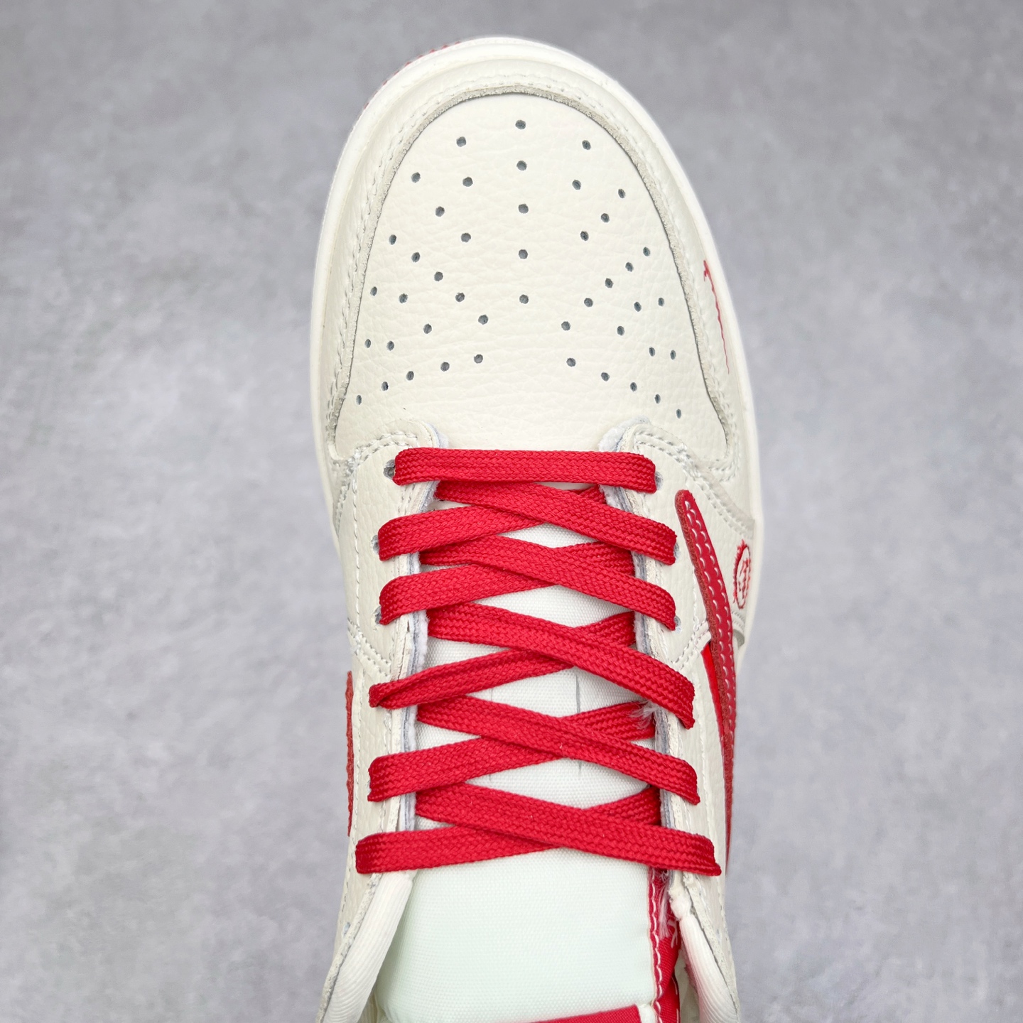 图片[4]-TS x Air Jordan AJ1 Low 倒钩低帮联名定制配色 XS2024-006 原厂内置气垫魔块 A模大底 头层小牛皮 鞋舌AJ原厂专用牛津布+AJ专用反口珍珠布+原厂无杂质高弹内里海棉+特殊封边弹力鞋带 实拍调校N版已经零色差零失真 百分百还原实物色彩所见即所得 不存在货不对板色差等低级问题 选购参考实物拍摄 不混卖不参货 只用心做好货严格选品 承诺混一赔十 尺码：36 36.5 37.5 38 38.5 39 40 40.5 41 42 42.5 43 44 44.5 45-选品中心