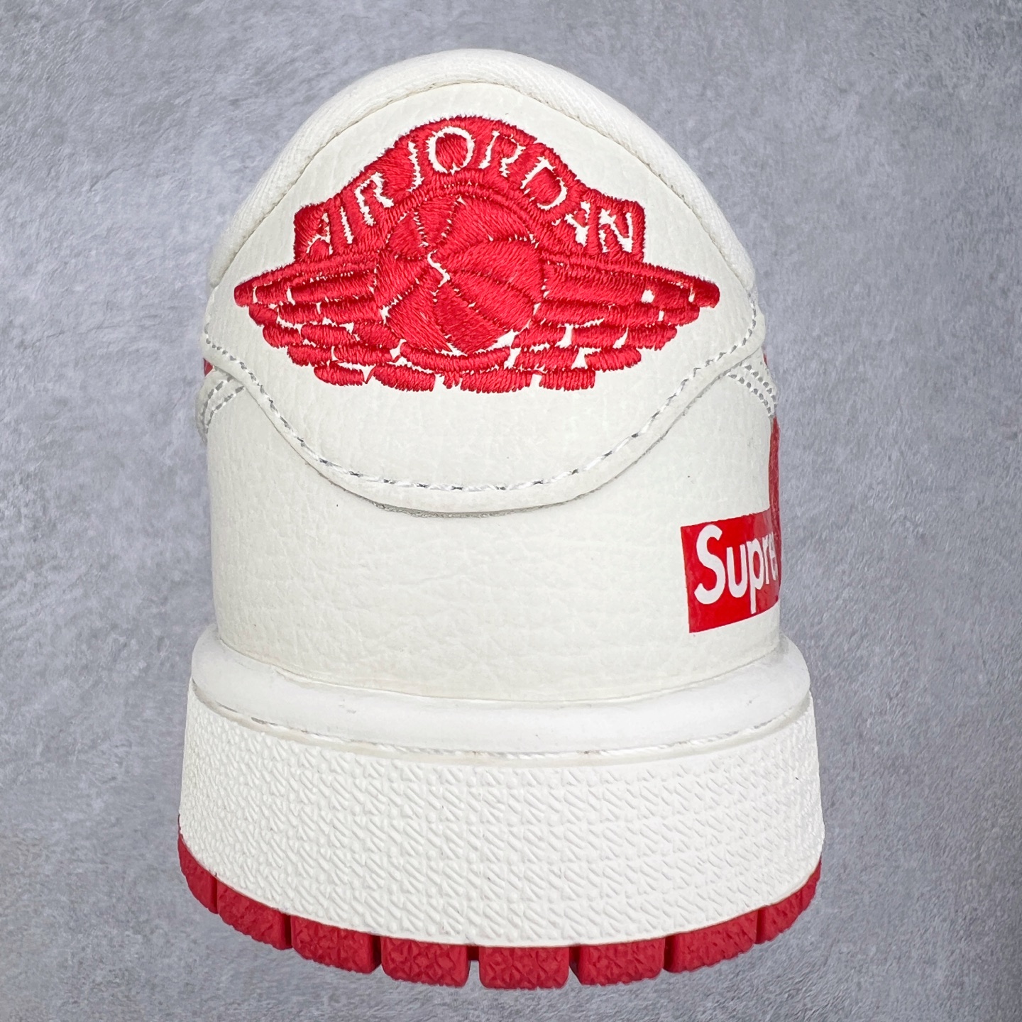 图片[8]-TS x Air Jordan AJ1 Low 倒钩低帮联名定制配色 XS2024-006 原厂内置气垫魔块 A模大底 头层小牛皮 鞋舌AJ原厂专用牛津布+AJ专用反口珍珠布+原厂无杂质高弹内里海棉+特殊封边弹力鞋带 实拍调校N版已经零色差零失真 百分百还原实物色彩所见即所得 不存在货不对板色差等低级问题 选购参考实物拍摄 不混卖不参货 只用心做好货严格选品 承诺混一赔十 尺码：36 36.5 37.5 38 38.5 39 40 40.5 41 42 42.5 43 44 44.5 45-选品中心