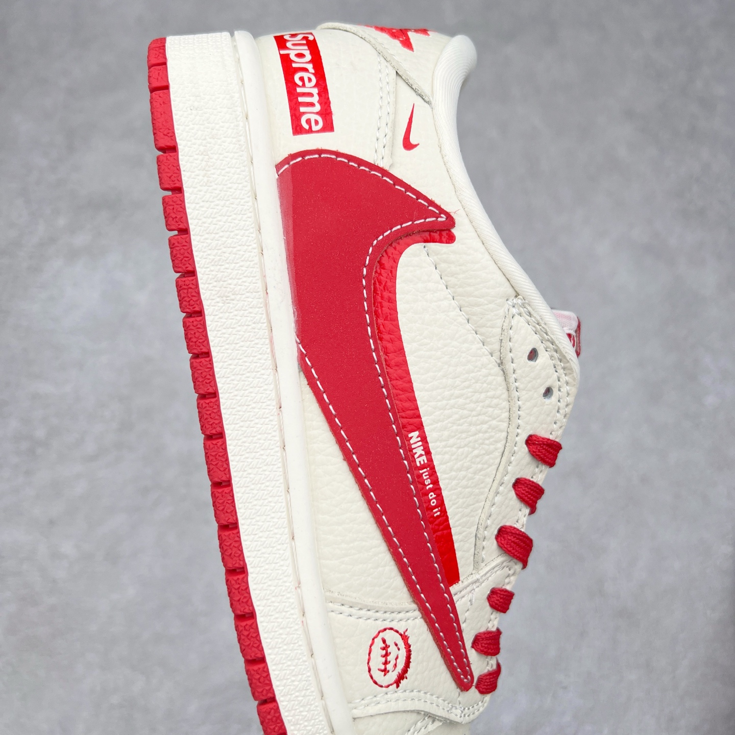 图片[6]-TS x Air Jordan AJ1 Low 倒钩低帮联名定制配色 XS2024-006 原厂内置气垫魔块 A模大底 头层小牛皮 鞋舌AJ原厂专用牛津布+AJ专用反口珍珠布+原厂无杂质高弹内里海棉+特殊封边弹力鞋带 实拍调校N版已经零色差零失真 百分百还原实物色彩所见即所得 不存在货不对板色差等低级问题 选购参考实物拍摄 不混卖不参货 只用心做好货严格选品 承诺混一赔十 尺码：36 36.5 37.5 38 38.5 39 40 40.5 41 42 42.5 43 44 44.5 45-选品中心