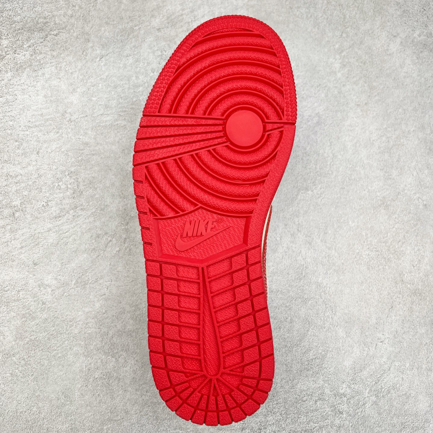 图片[9]-TS x Air Jordan AJ1 Low 倒钩低帮联名定制配色 XS2024-006 原厂内置气垫魔块 A模大底 头层小牛皮 鞋舌AJ原厂专用牛津布+AJ专用反口珍珠布+原厂无杂质高弹内里海棉+特殊封边弹力鞋带 实拍调校N版已经零色差零失真 百分百还原实物色彩所见即所得 不存在货不对板色差等低级问题 选购参考实物拍摄 不混卖不参货 只用心做好货严格选品 承诺混一赔十 尺码：36 36.5 37.5 38 38.5 39 40 40.5 41 42 42.5 43 44 44.5 45-选品中心