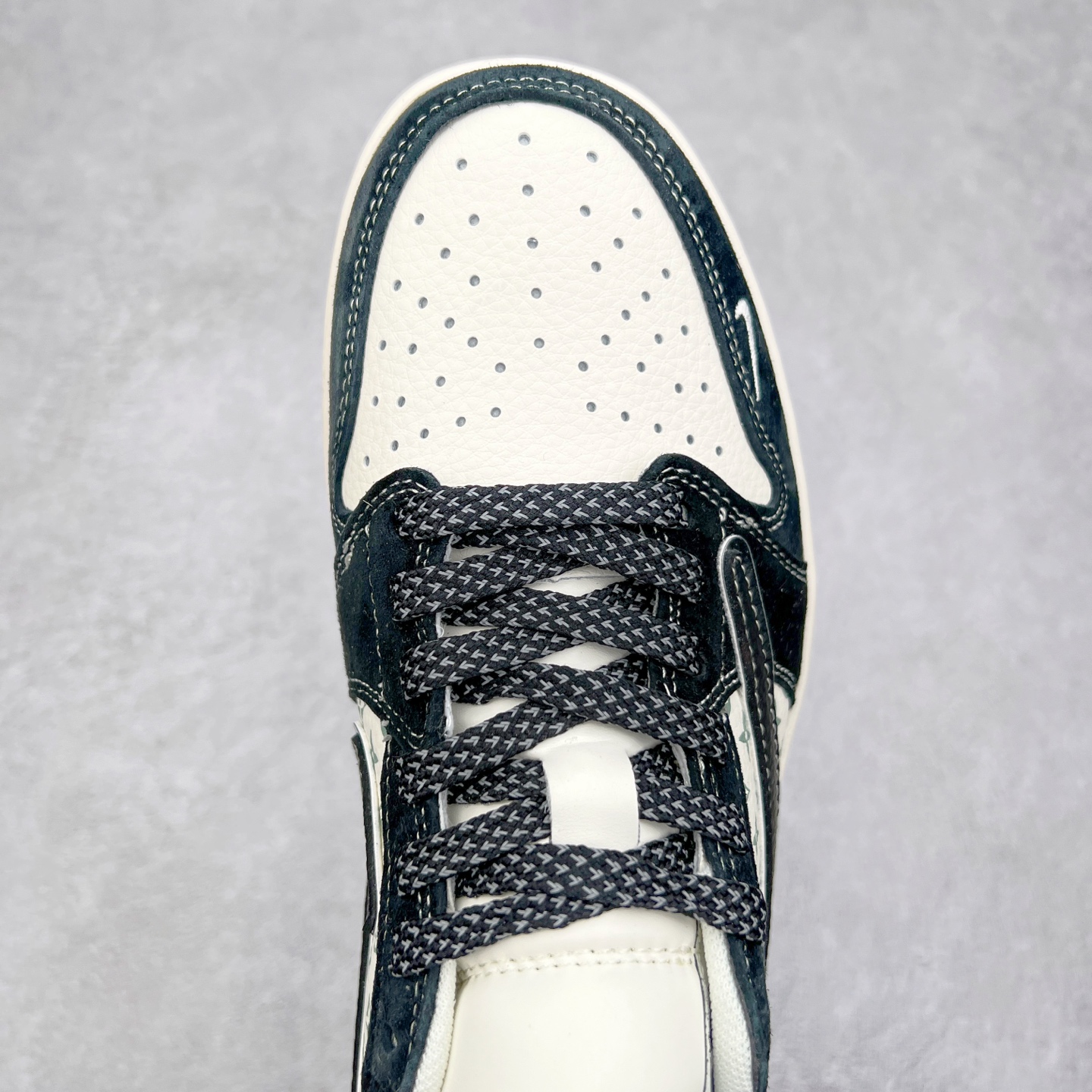 图片[4]-TS x Air Jordan AJ1 Low 倒钩低帮联名定制配色 XZ6188-770 原厂内置气垫魔块 A模大底 头层小牛皮 鞋舌AJ原厂专用牛津布+AJ专用反口珍珠布+原厂无杂质高弹内里海棉+特殊封边弹力鞋带 实拍调校N版已经零色差零失真 百分百还原实物色彩所见即所得 不存在货不对板色差等低级问题 选购参考实物拍摄 不混卖不参货 只用心做好货严格选品 承诺混一赔十 尺码：36 36.5 37.5 38 38.5 39 40 40.5 41 42 42.5 43 44 44.5 45-选品中心