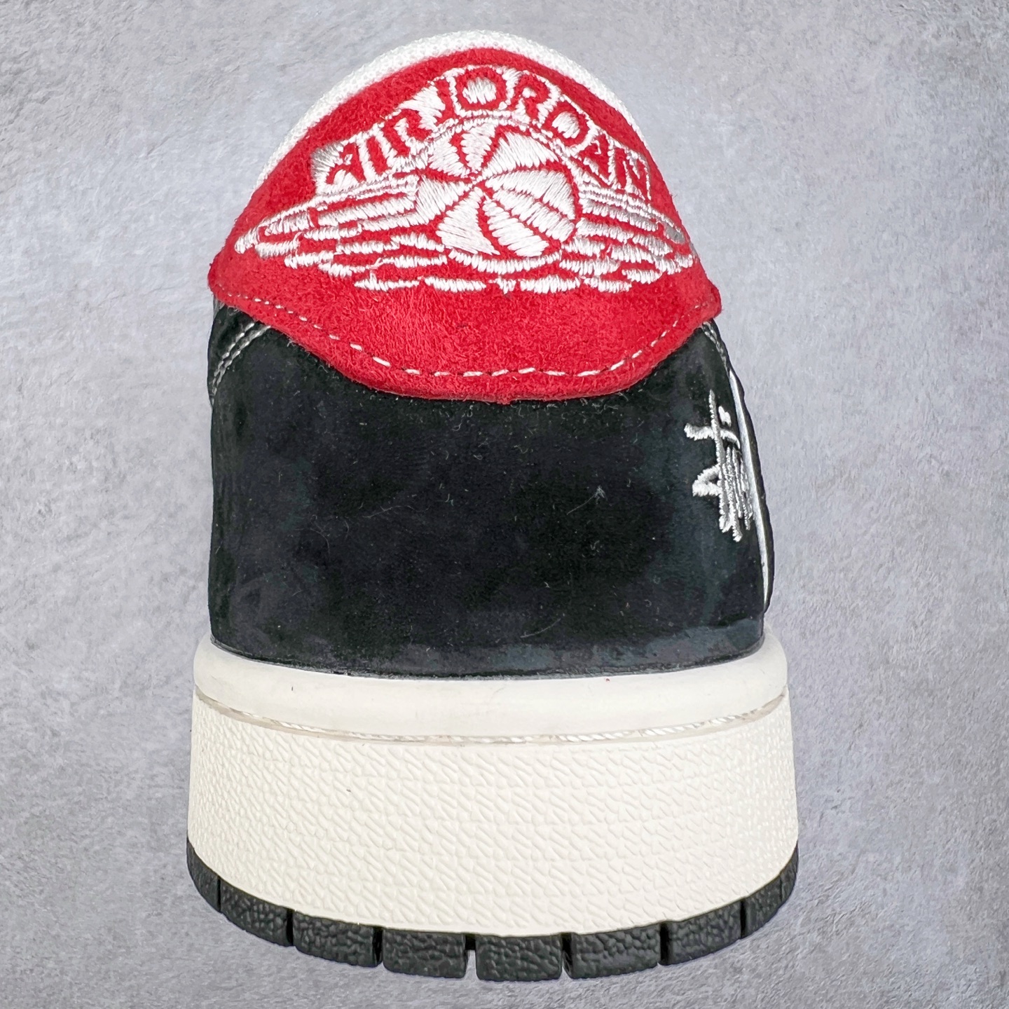 图片[8]-TS x Air Jordan AJ1 Low 倒钩低帮联名定制配色 XZ6188-770 原厂内置气垫魔块 A模大底 头层小牛皮 鞋舌AJ原厂专用牛津布+AJ专用反口珍珠布+原厂无杂质高弹内里海棉+特殊封边弹力鞋带 实拍调校N版已经零色差零失真 百分百还原实物色彩所见即所得 不存在货不对板色差等低级问题 选购参考实物拍摄 不混卖不参货 只用心做好货严格选品 承诺混一赔十 尺码：36 36.5 37.5 38 38.5 39 40 40.5 41 42 42.5 43 44 44.5 45-选品中心