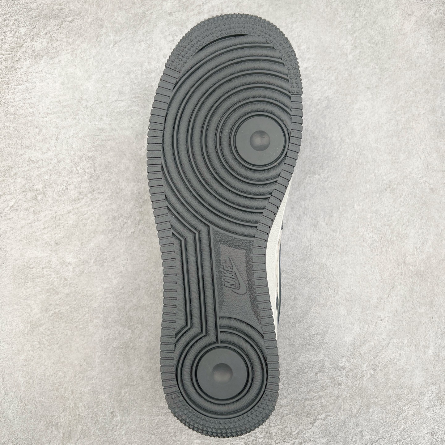 图片[9]-NK Air Force 1´07 Low 空军一号低帮百搭休闲运动板鞋 XZ6188-229 柔软、弹性十足的缓震性能和出色的中底设计 横跨复古与现代的外型结合 造就出风靡全球 三十多年的Force 1 直到今天还深受青睐 实拍调校N版已经零色差零失真 百分百还原实物色彩所见即所得 不存在货不对板色差等低级问题 选购参考实物拍摄 不混卖不参货 只用心做好货严格选品 承诺混一赔十 尺码：36 36.5 37.5 38 38.5 39 40 40.5 41 42 42.5 43 44 44.5 45-选品中心