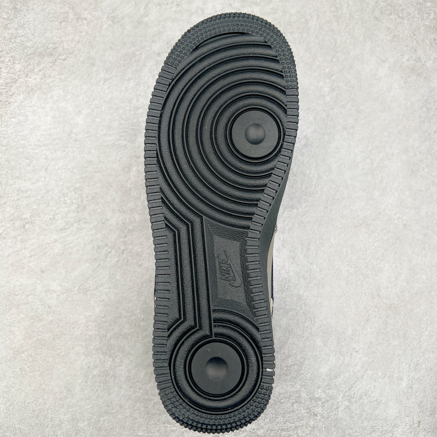 图片[9]-NK Air Force 1´07 Low 空军一号低帮百搭休闲运动板鞋 KK1988-064 柔软、弹性十足的缓震性能和出色的中底设计 横跨复古与现代的外型结合 造就出风靡全球 三十多年的Force 1 直到今天还深受青睐 实拍调校N版已经零色差零失真 百分百还原实物色彩所见即所得 不存在货不对板色差等低级问题 选购参考实物拍摄 不混卖不参货 只用心做好货严格选品 承诺混一赔十 尺码：36 36.5 37.5 38 38.5 39 40 40.5 41 42 42.5 43 44 44.5 45-选品中心