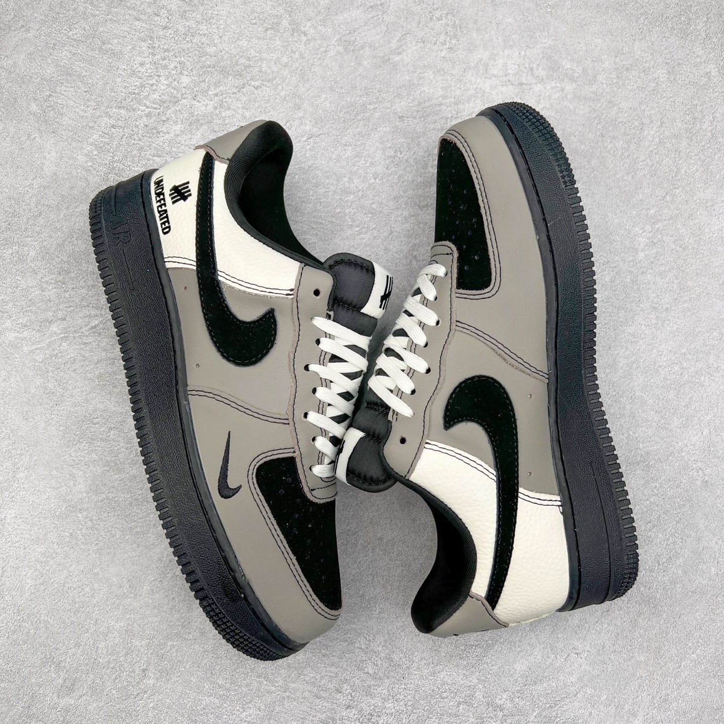 图片[3]-NK Air Force 1´07 Low 空军一号低帮百搭休闲运动板鞋 KK1988-064 柔软、弹性十足的缓震性能和出色的中底设计 横跨复古与现代的外型结合 造就出风靡全球 三十多年的Force 1 直到今天还深受青睐 实拍调校N版已经零色差零失真 百分百还原实物色彩所见即所得 不存在货不对板色差等低级问题 选购参考实物拍摄 不混卖不参货 只用心做好货严格选品 承诺混一赔十 尺码：36 36.5 37.5 38 38.5 39 40 40.5 41 42 42.5 43 44 44.5 45-选品中心