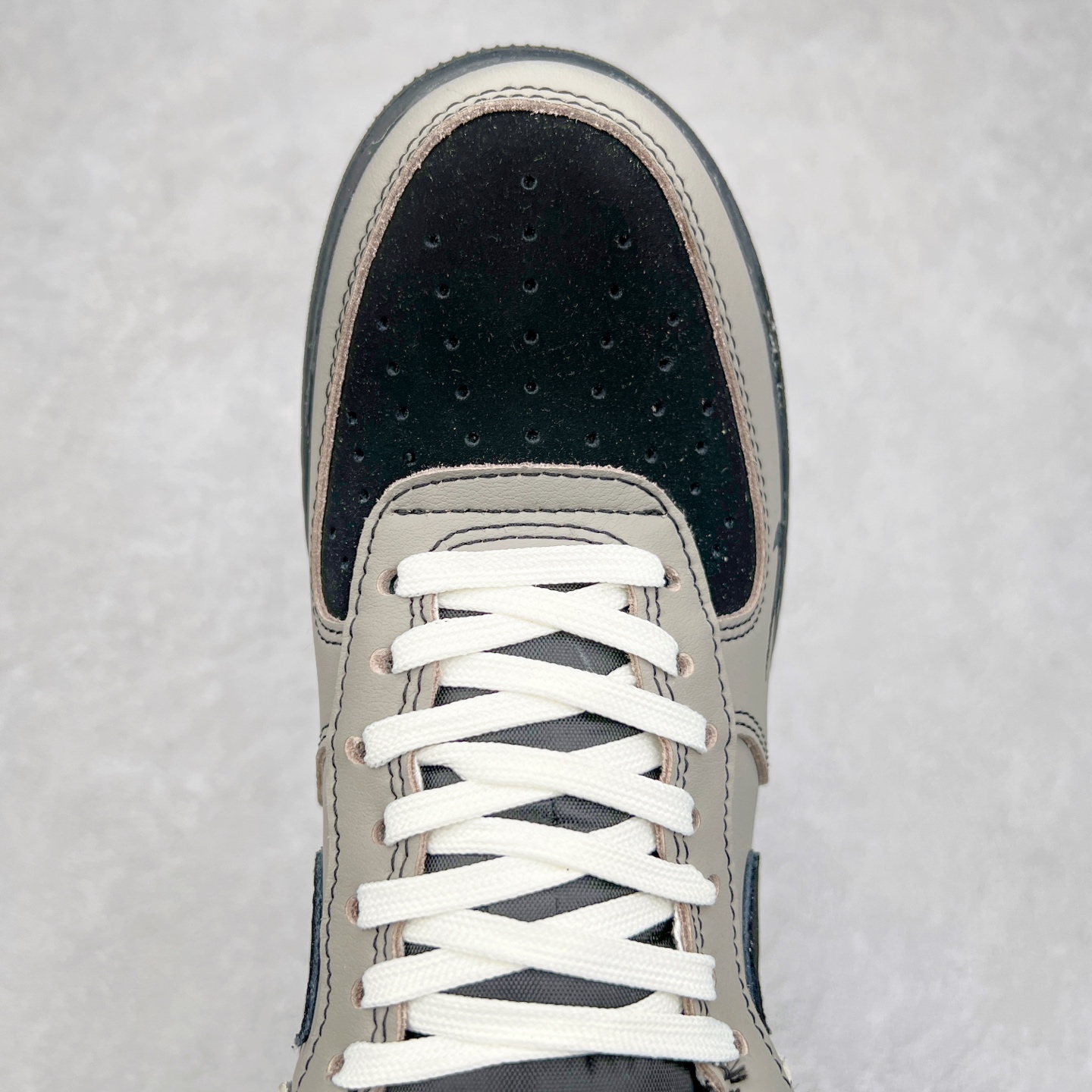 图片[4]-NK Air Force 1´07 Low 空军一号低帮百搭休闲运动板鞋 KK1988-064 柔软、弹性十足的缓震性能和出色的中底设计 横跨复古与现代的外型结合 造就出风靡全球 三十多年的Force 1 直到今天还深受青睐 实拍调校N版已经零色差零失真 百分百还原实物色彩所见即所得 不存在货不对板色差等低级问题 选购参考实物拍摄 不混卖不参货 只用心做好货严格选品 承诺混一赔十 尺码：36 36.5 37.5 38 38.5 39 40 40.5 41 42 42.5 43 44 44.5 45-选品中心