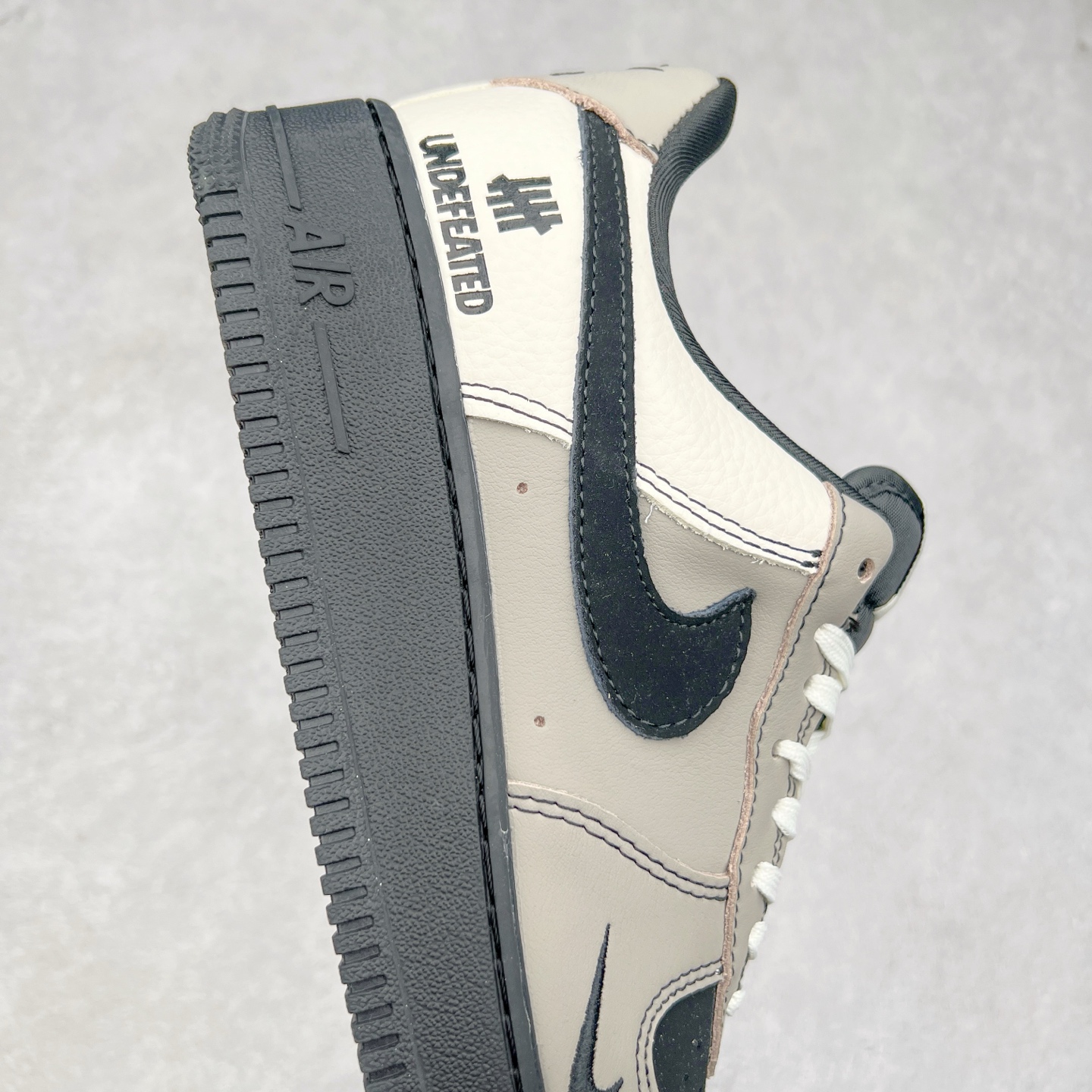 图片[6]-NK Air Force 1´07 Low 空军一号低帮百搭休闲运动板鞋 KK1988-064 柔软、弹性十足的缓震性能和出色的中底设计 横跨复古与现代的外型结合 造就出风靡全球 三十多年的Force 1 直到今天还深受青睐 实拍调校N版已经零色差零失真 百分百还原实物色彩所见即所得 不存在货不对板色差等低级问题 选购参考实物拍摄 不混卖不参货 只用心做好货严格选品 承诺混一赔十 尺码：36 36.5 37.5 38 38.5 39 40 40.5 41 42 42.5 43 44 44.5 45-选品中心