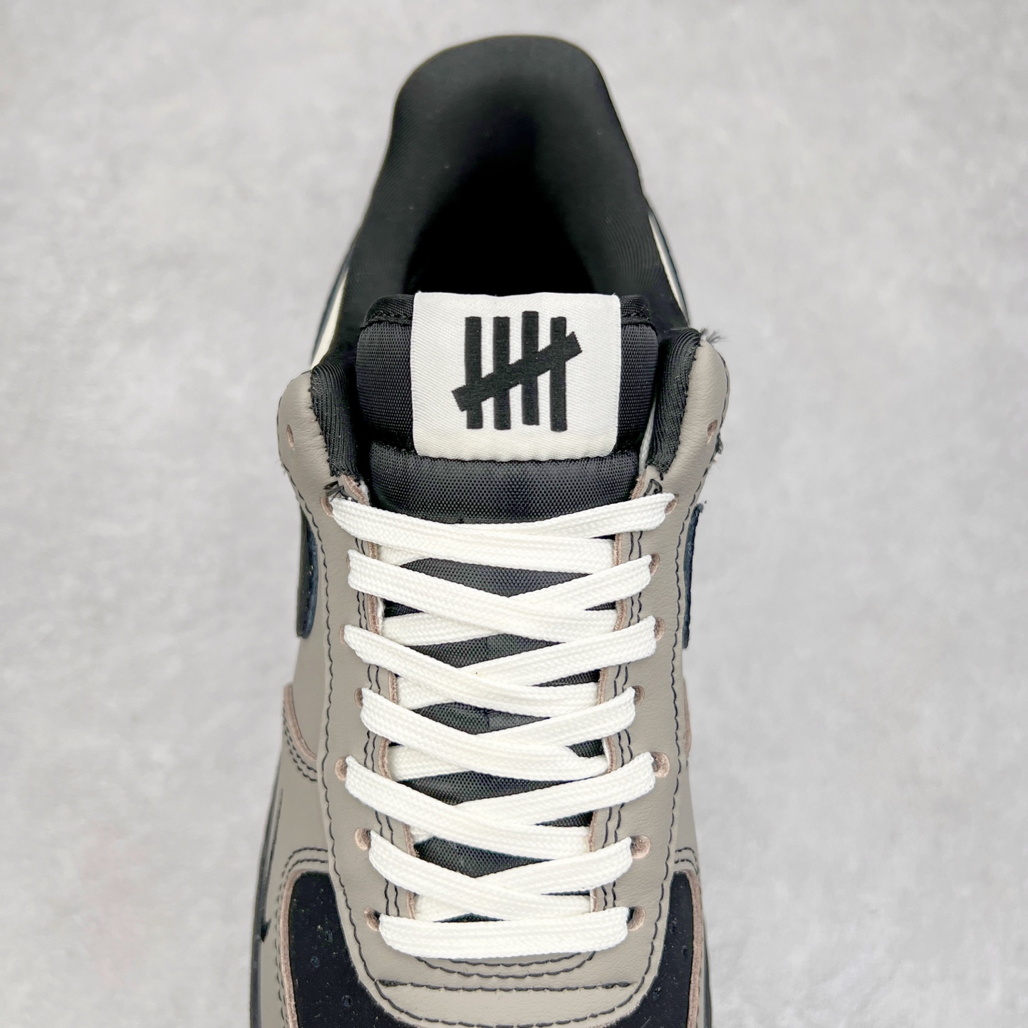 图片[5]-NK Air Force 1´07 Low 空军一号低帮百搭休闲运动板鞋 KK1988-064 柔软、弹性十足的缓震性能和出色的中底设计 横跨复古与现代的外型结合 造就出风靡全球 三十多年的Force 1 直到今天还深受青睐 实拍调校N版已经零色差零失真 百分百还原实物色彩所见即所得 不存在货不对板色差等低级问题 选购参考实物拍摄 不混卖不参货 只用心做好货严格选品 承诺混一赔十 尺码：36 36.5 37.5 38 38.5 39 40 40.5 41 42 42.5 43 44 44.5 45-选品中心